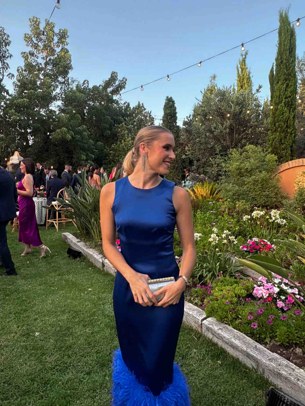 Vestido de invitada azul eléctrico Atelier — foto 2 de 4