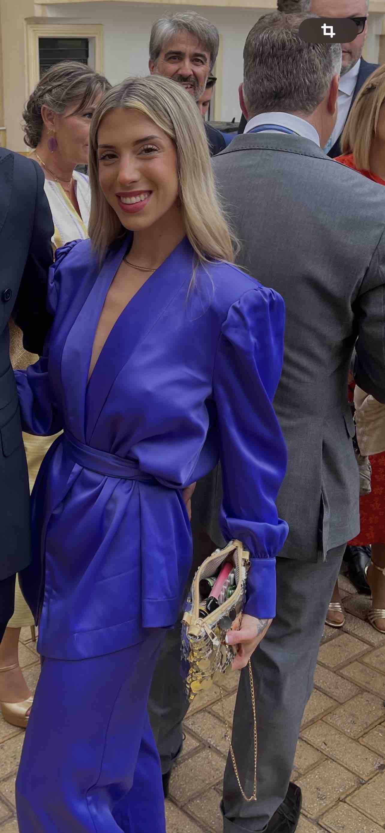 traje satén Mariquita Trasquilá — foto 1 de 2