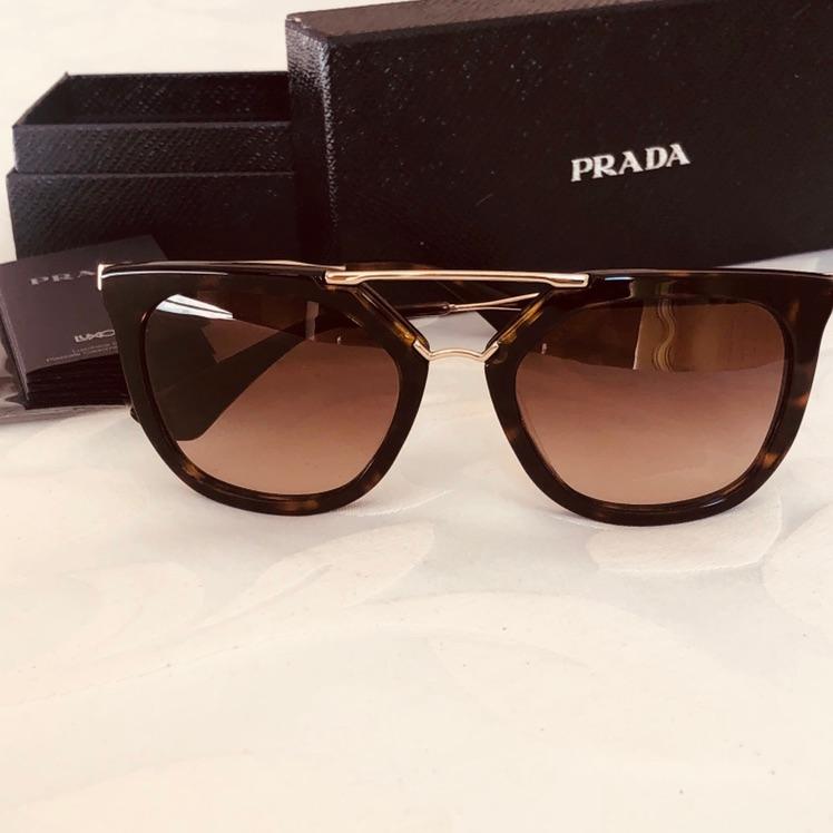 Gafas de sol Prada — foto 1 de 3