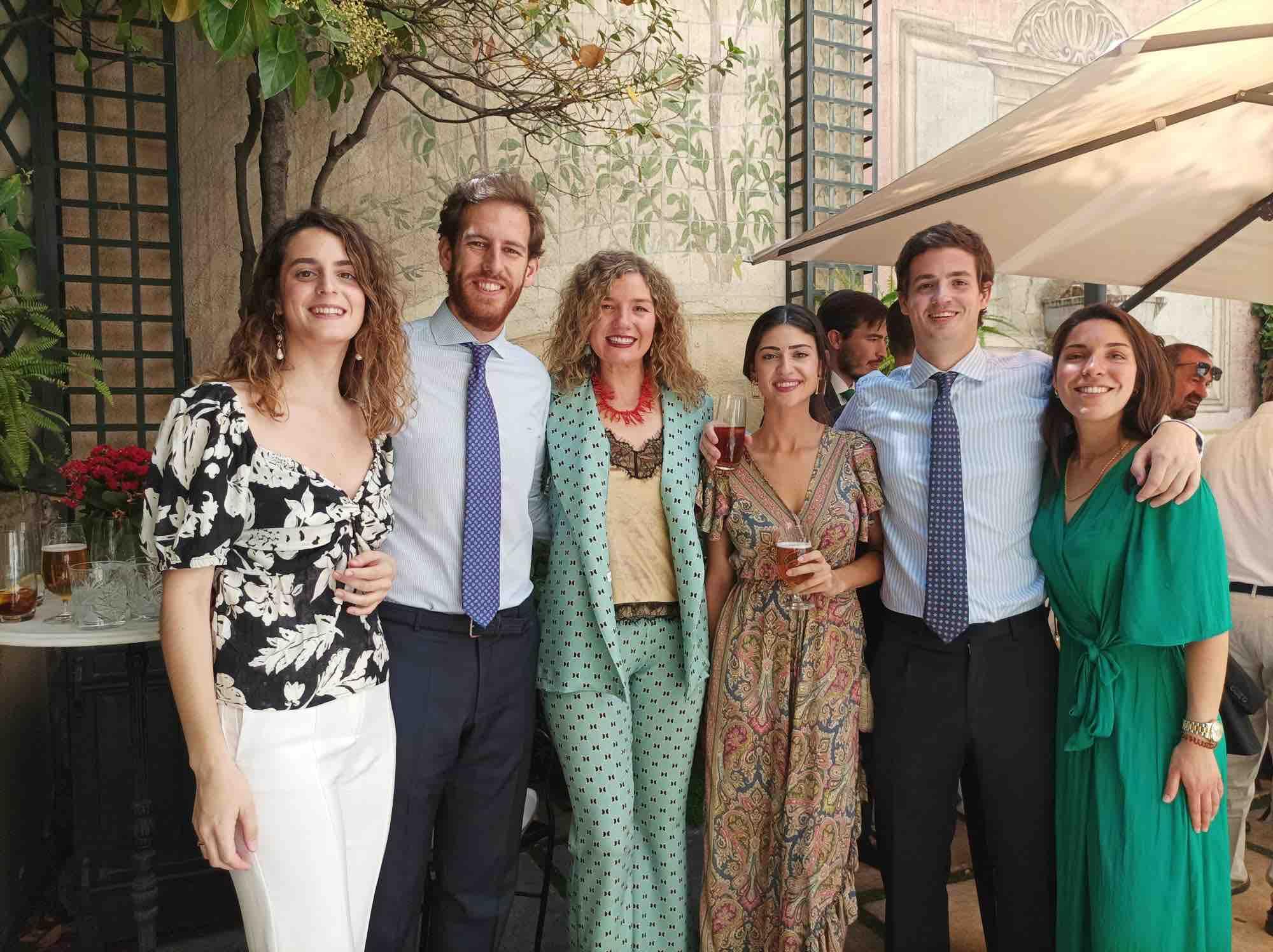 Mono ideal para celebraciones Alma Blanca — foto 2 de 2