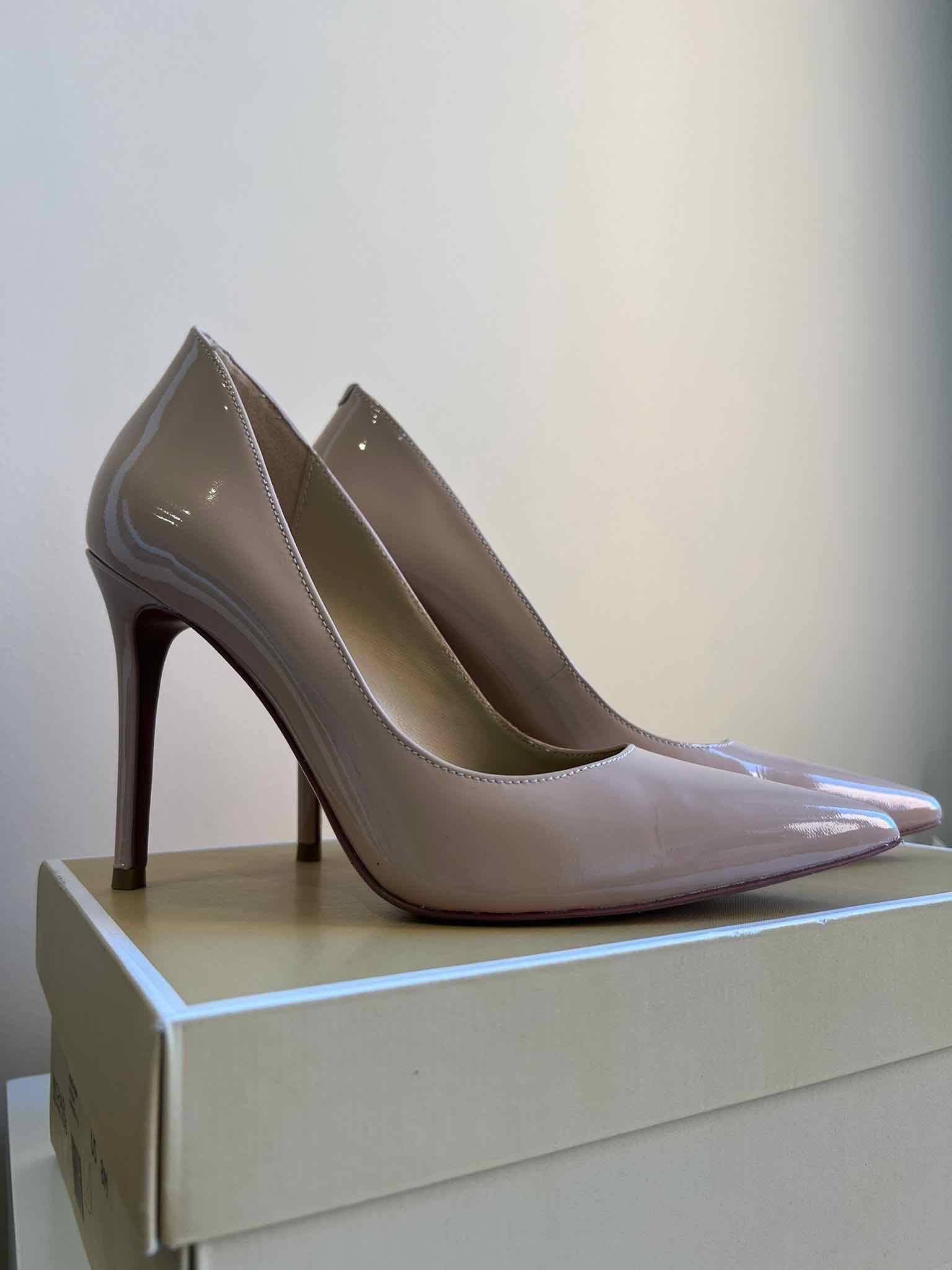 Zapato stiletto clasico Michael Kors — foto 2 de 3