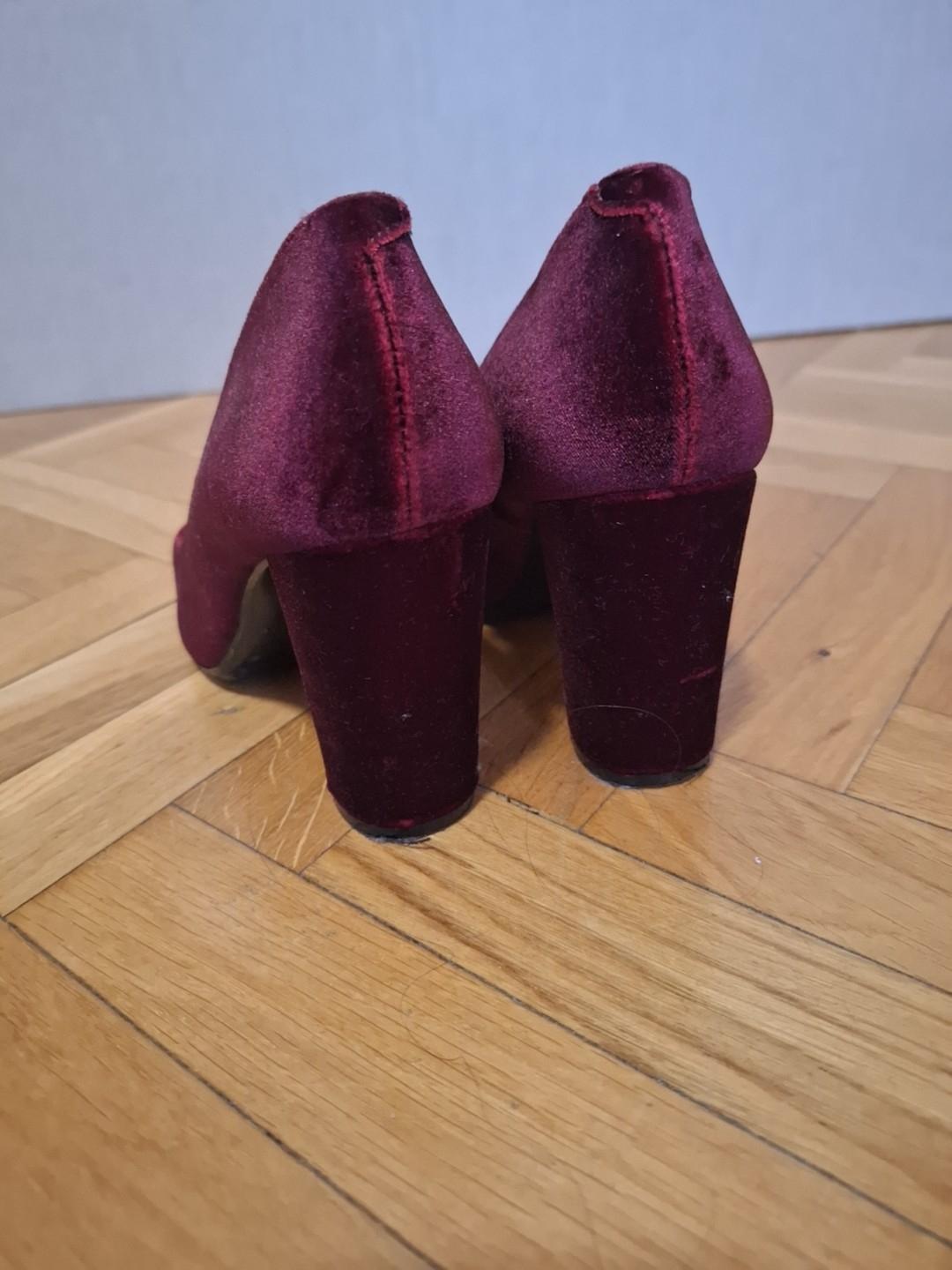 Preciosos zapatos de terciopelo granates Daniela Vega — foto 3 de 3