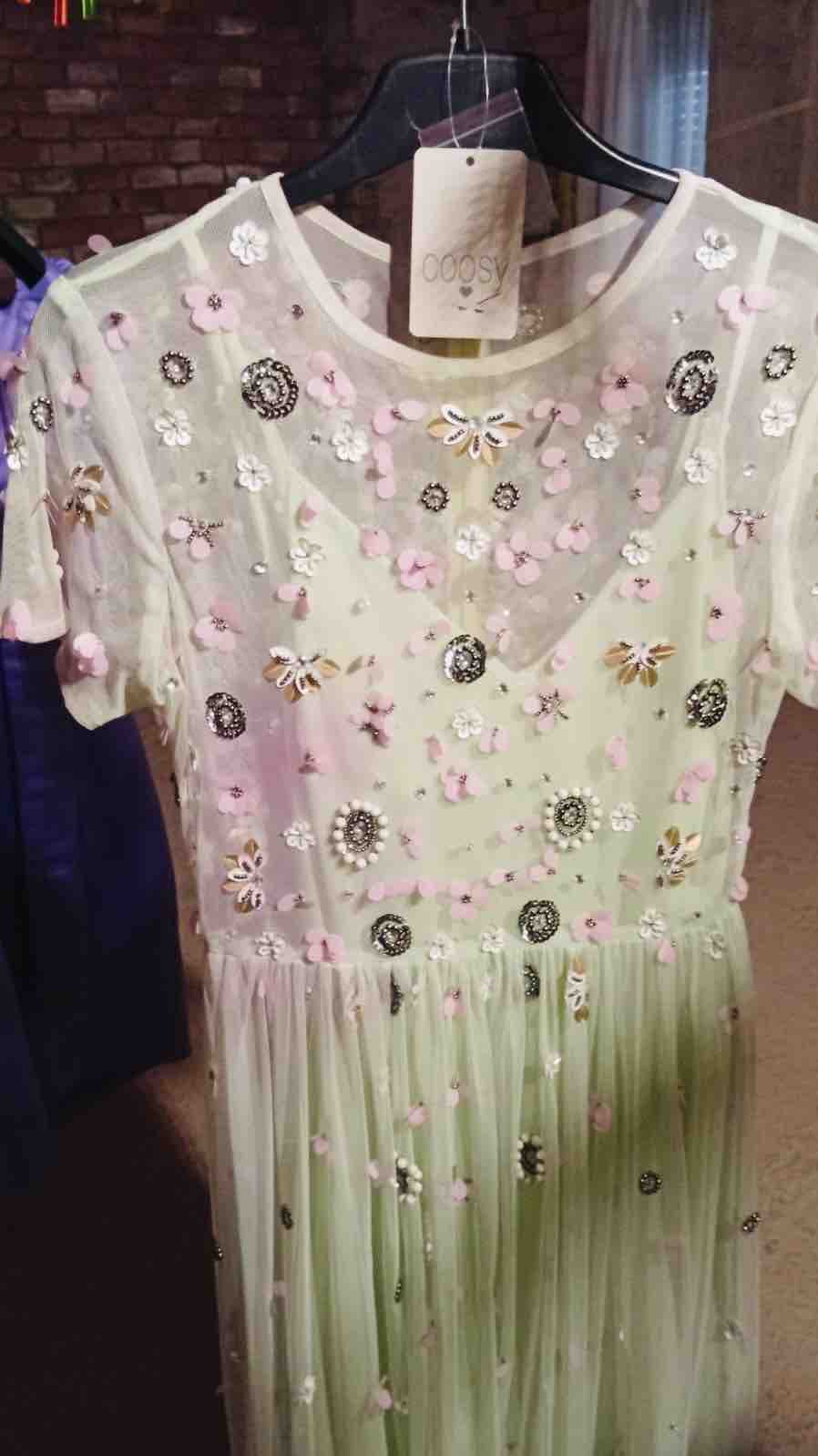 Vestido coosy con pedrería — foto 3 de 3
