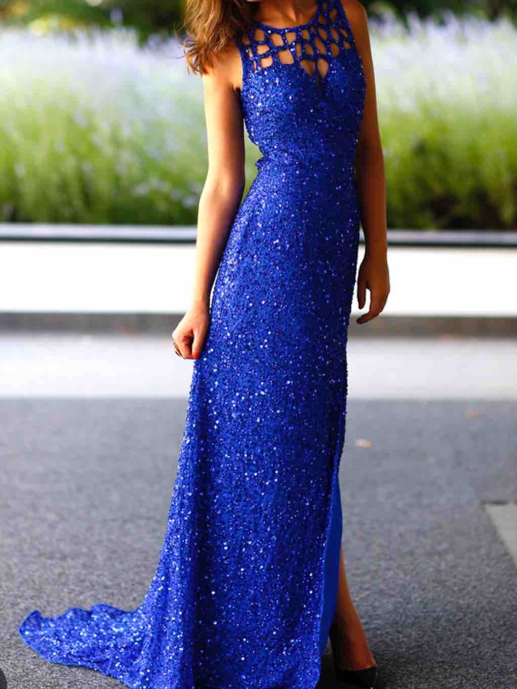 Vestido pedrería lentejuelas azul klein Carmen Horneros — foto 2 de 6