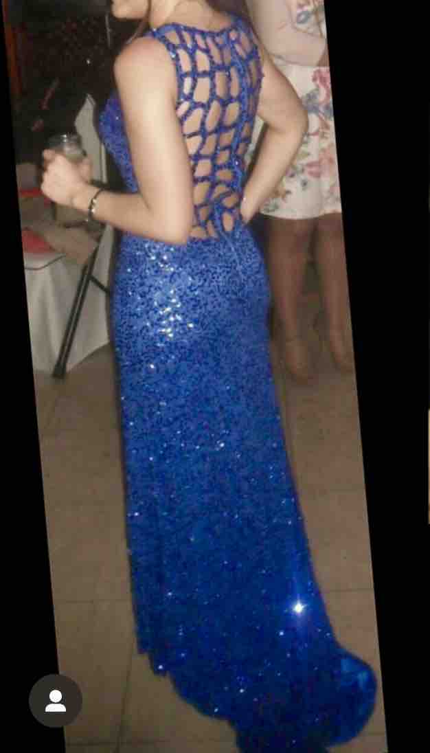 Vestido pedrería lentejuelas azul klein Carmen Horneros — foto 3 de 6