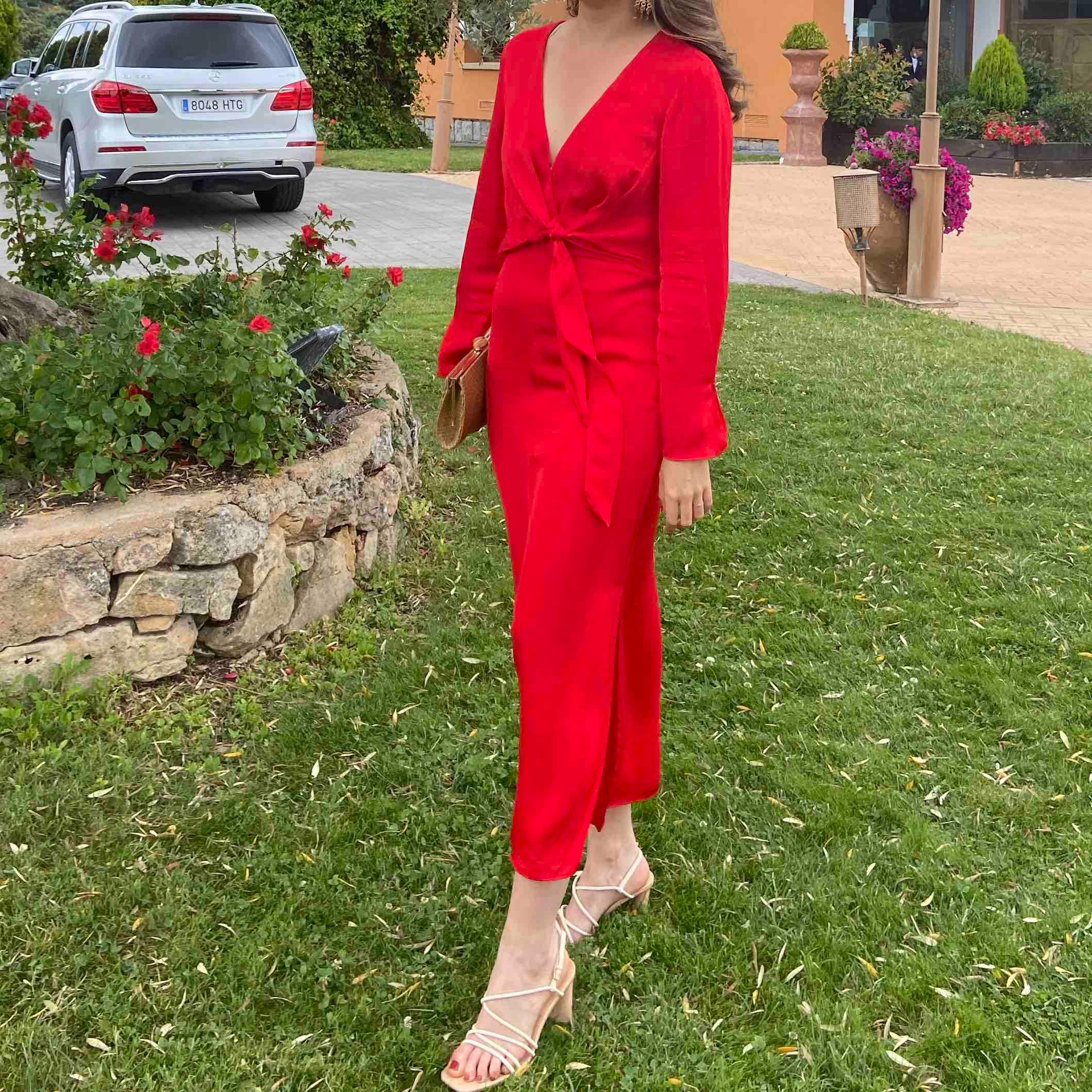 Vestido rojo Uterqüe — foto 2 de 2