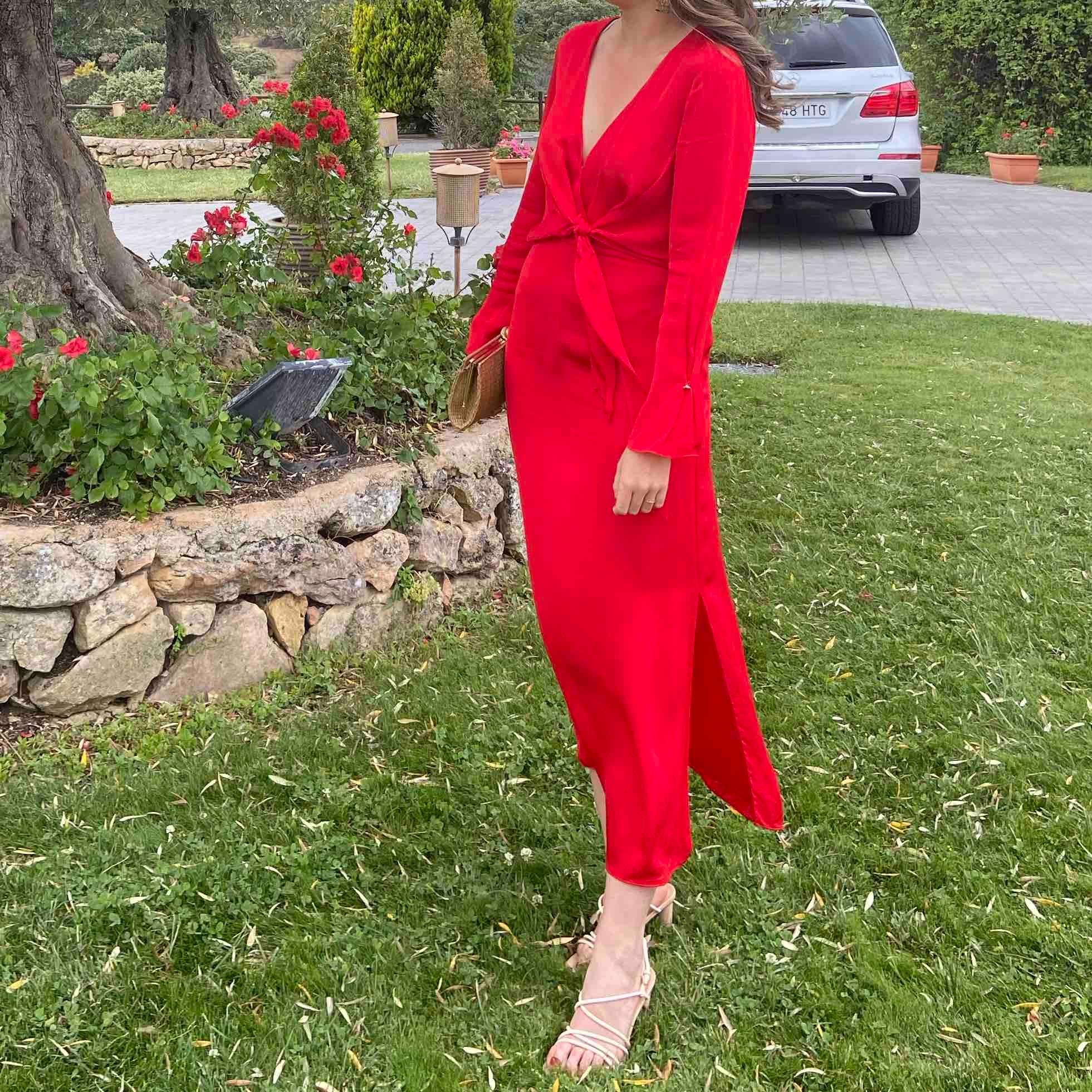 Vestido rojo Uterqüe — foto 1 de 2