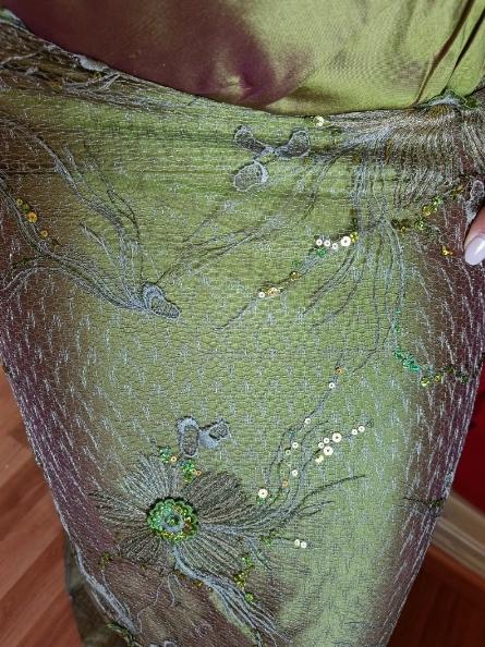 Conjunto corpiño y falda verde con reflejos morados ZENOBIA — foto 4 de 6