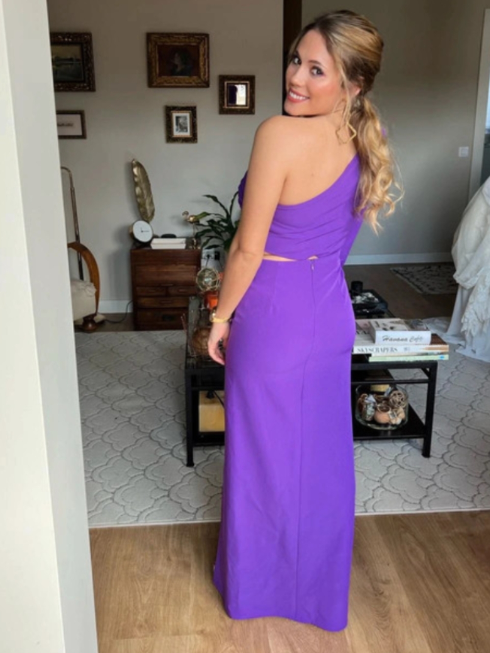 vestido Juan Bernal morado — foto 2 de 3