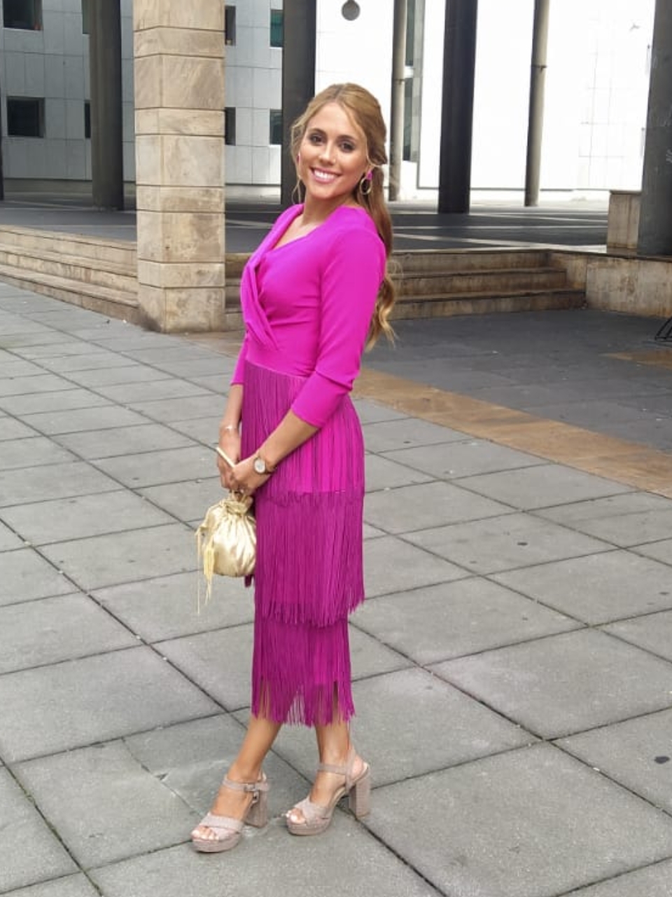vestido fucsia flecos Juan Bernal — foto 1 de 4