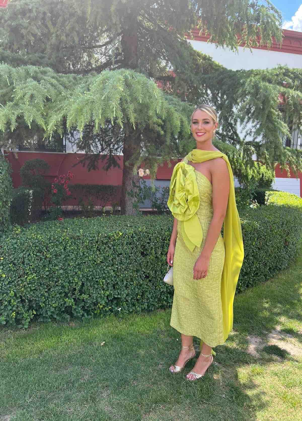 Vestido verde lima invitada — foto 3 de 3