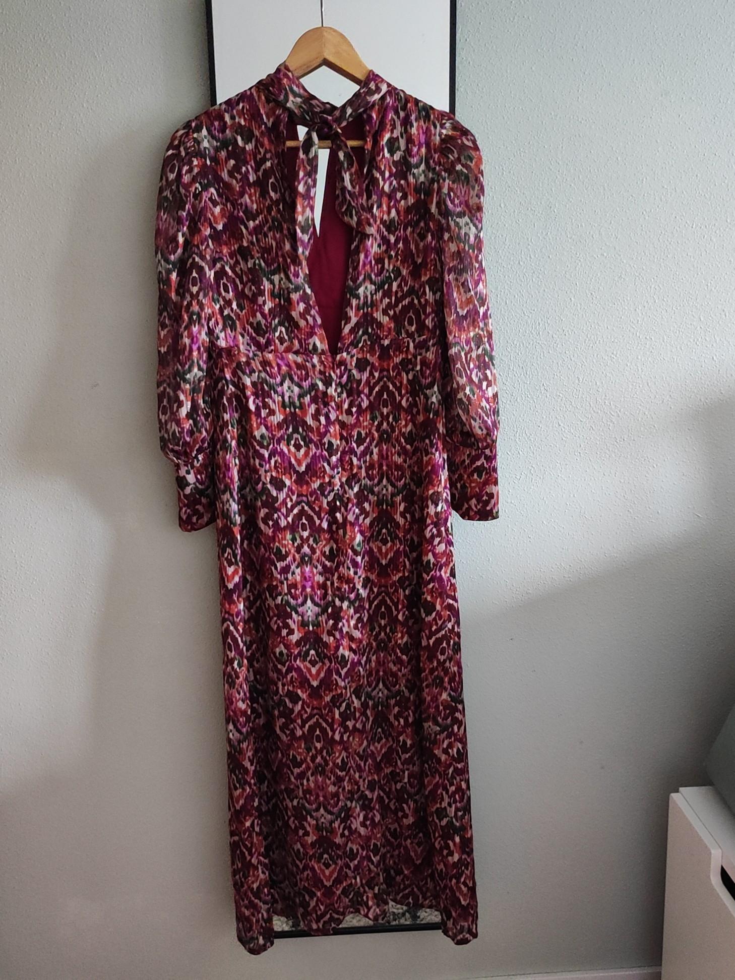 Vestido midi cuello halter estampado floral The Are — foto 1 de 6