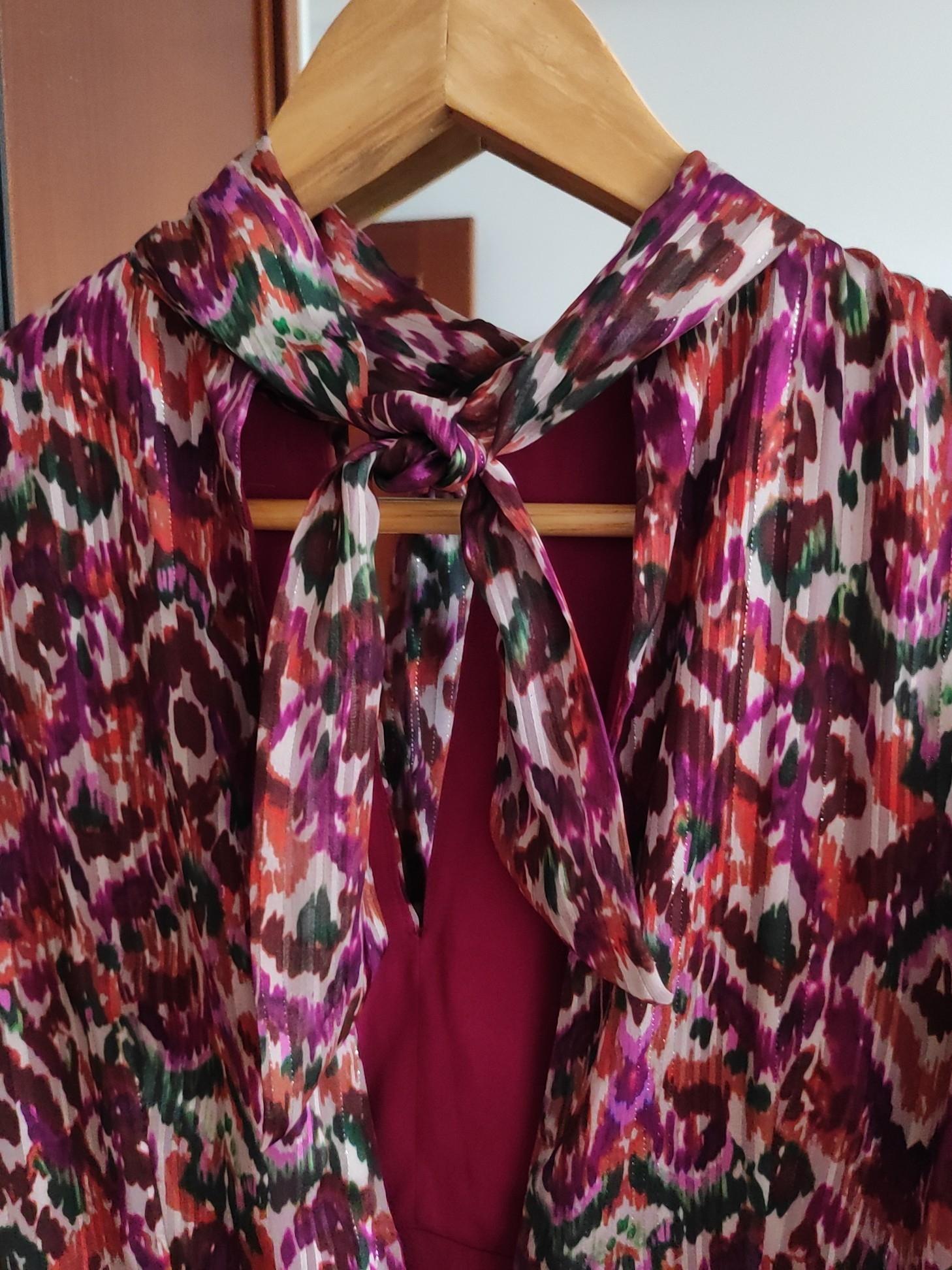 Vestido midi cuello halter estampado floral The Are — foto 3 de 6