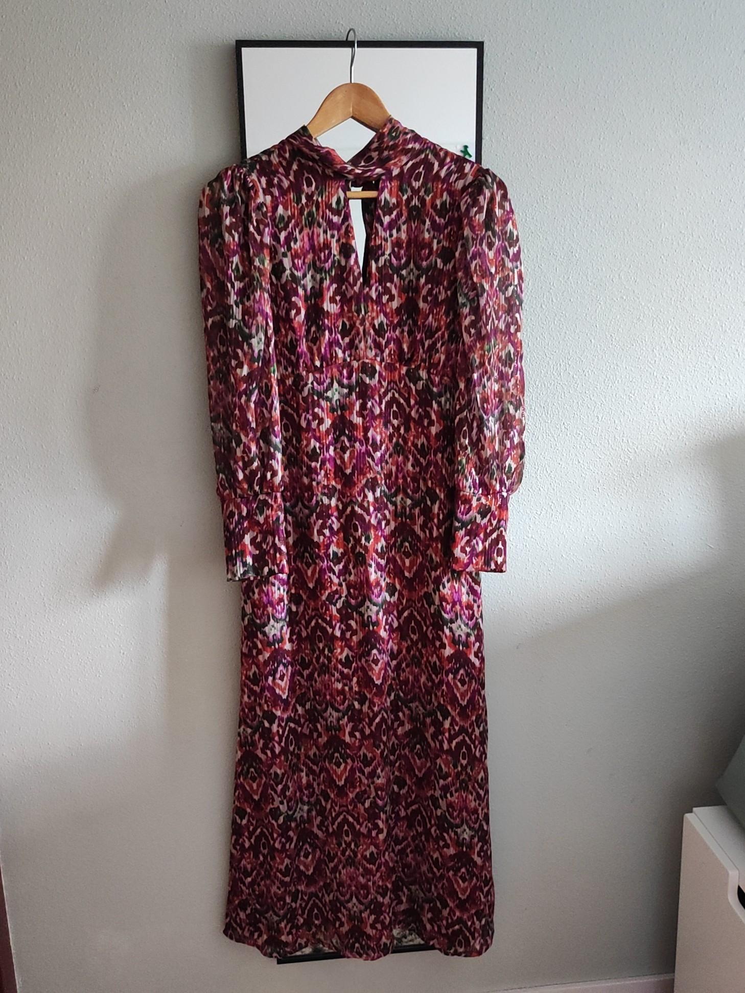 Vestido midi cuello halter estampado floral The Are — foto 4 de 6