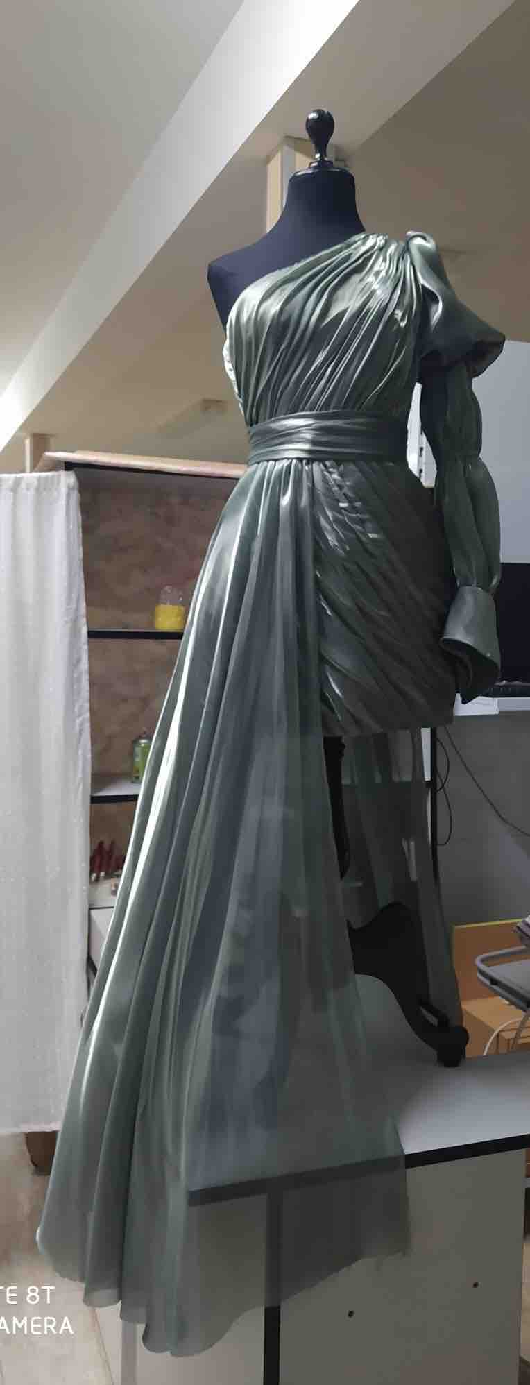 Vestido asimétrico — foto 1 de 3