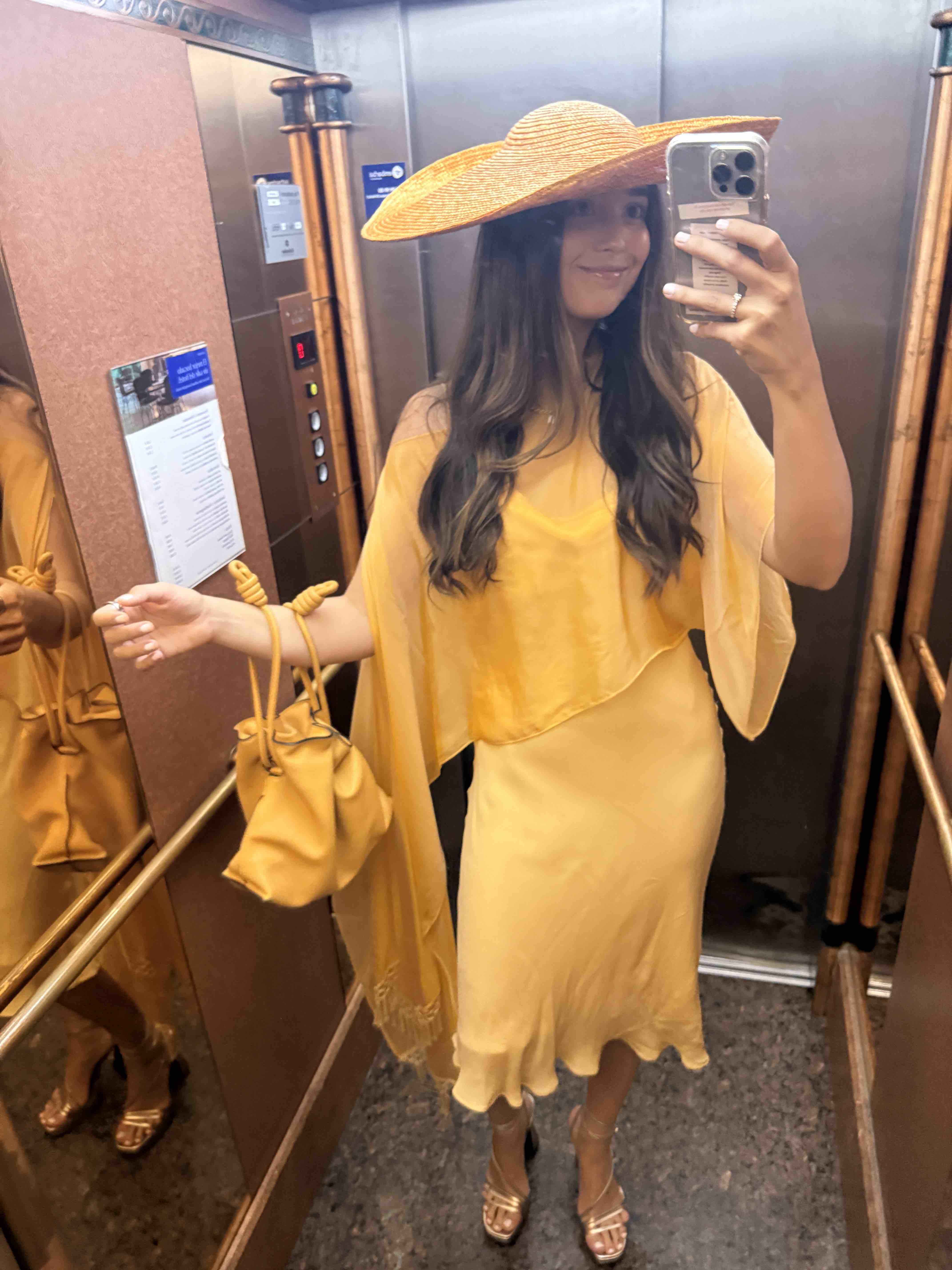 Vestido con capa naranja/ Roberto Verino — foto 4 de 6