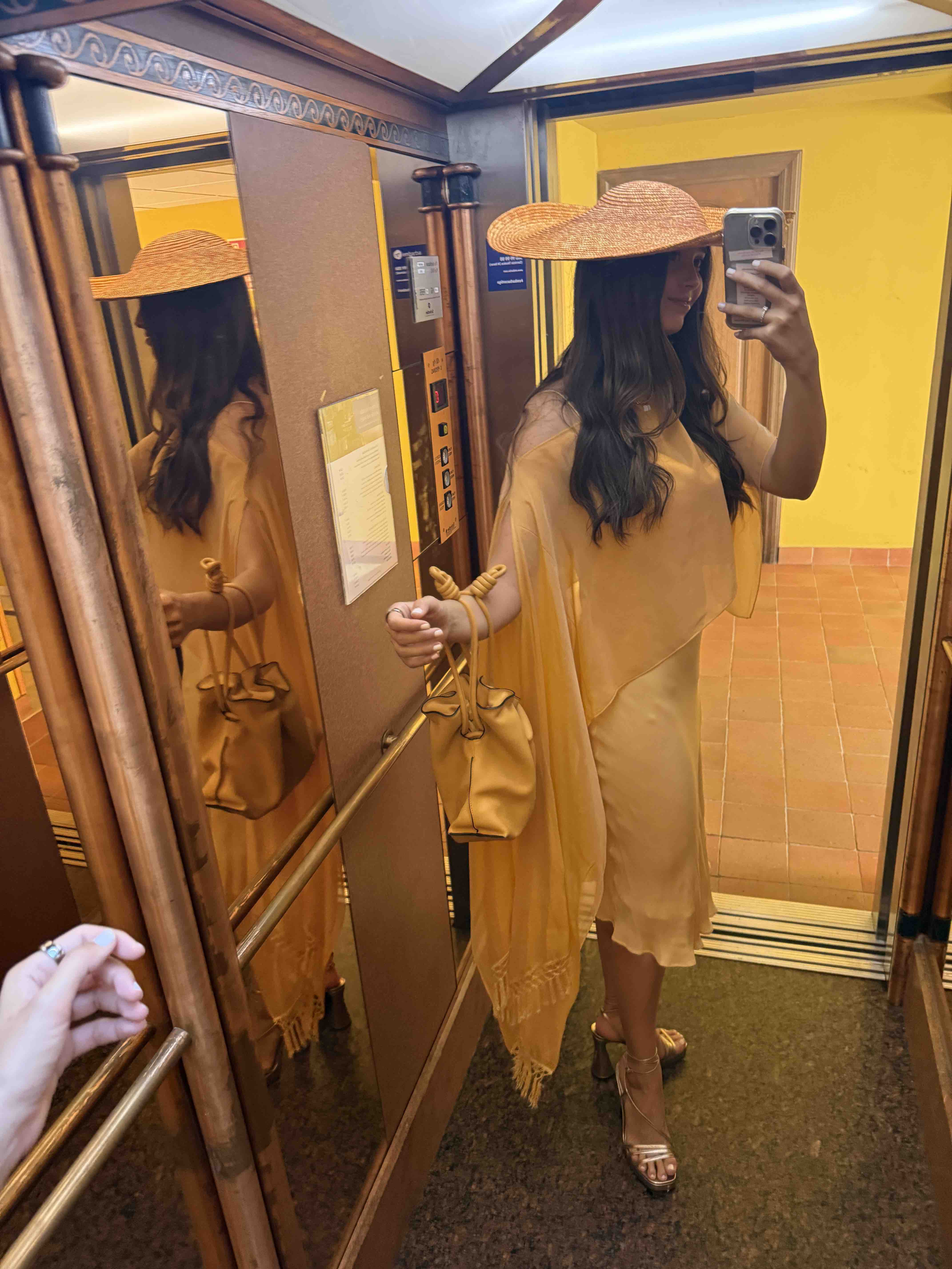 Vestido con capa naranja/ Roberto Verino — foto 6 de 6