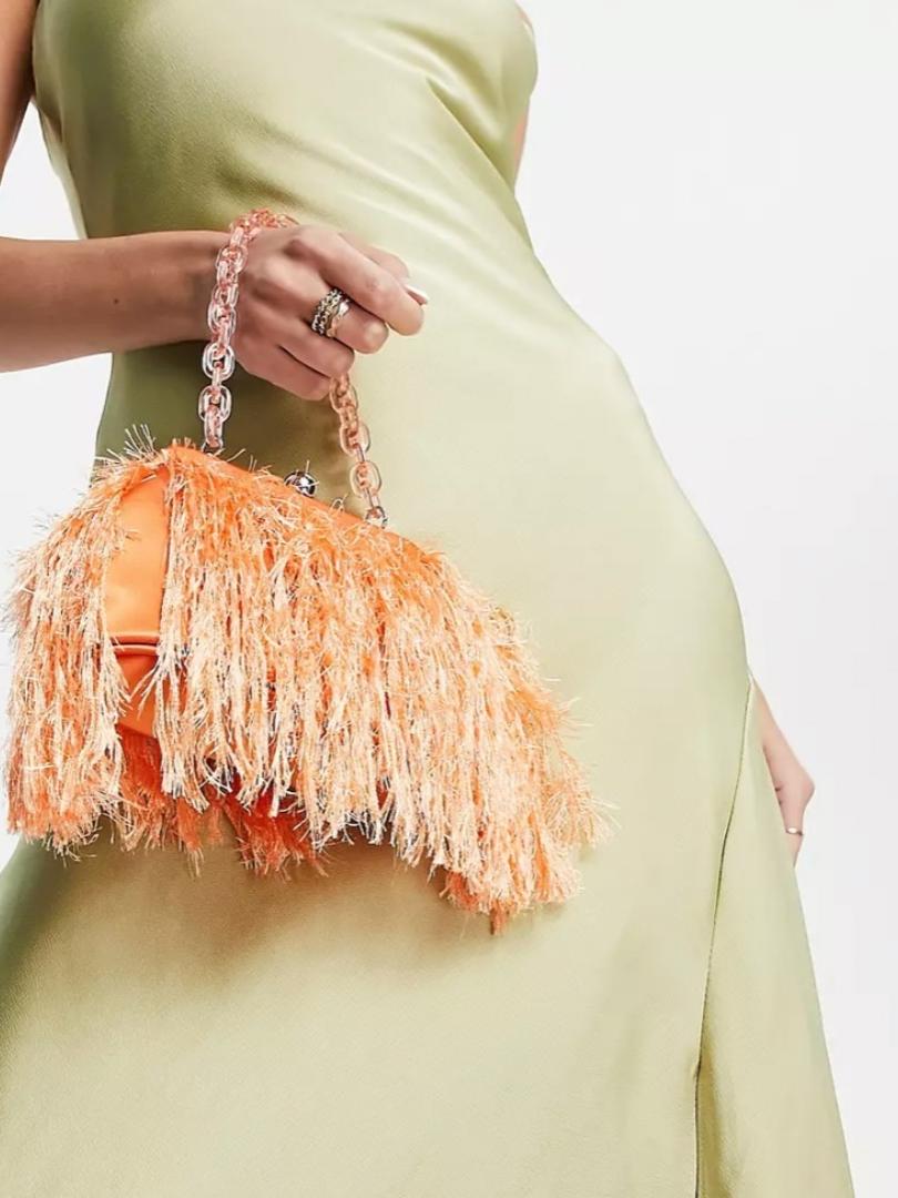 Bolso clutch de plumas naranja clarito. local — foto 1 de 3