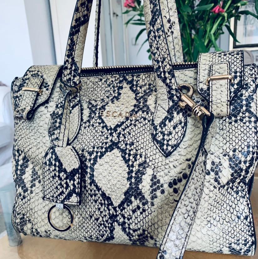 Bolso de piel marca Escada. — foto 1 de 5