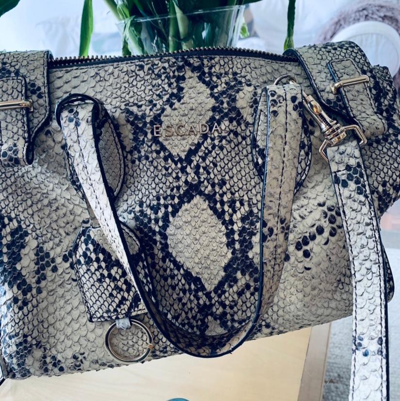 Bolso de piel marca Escada. — foto 5 de 5