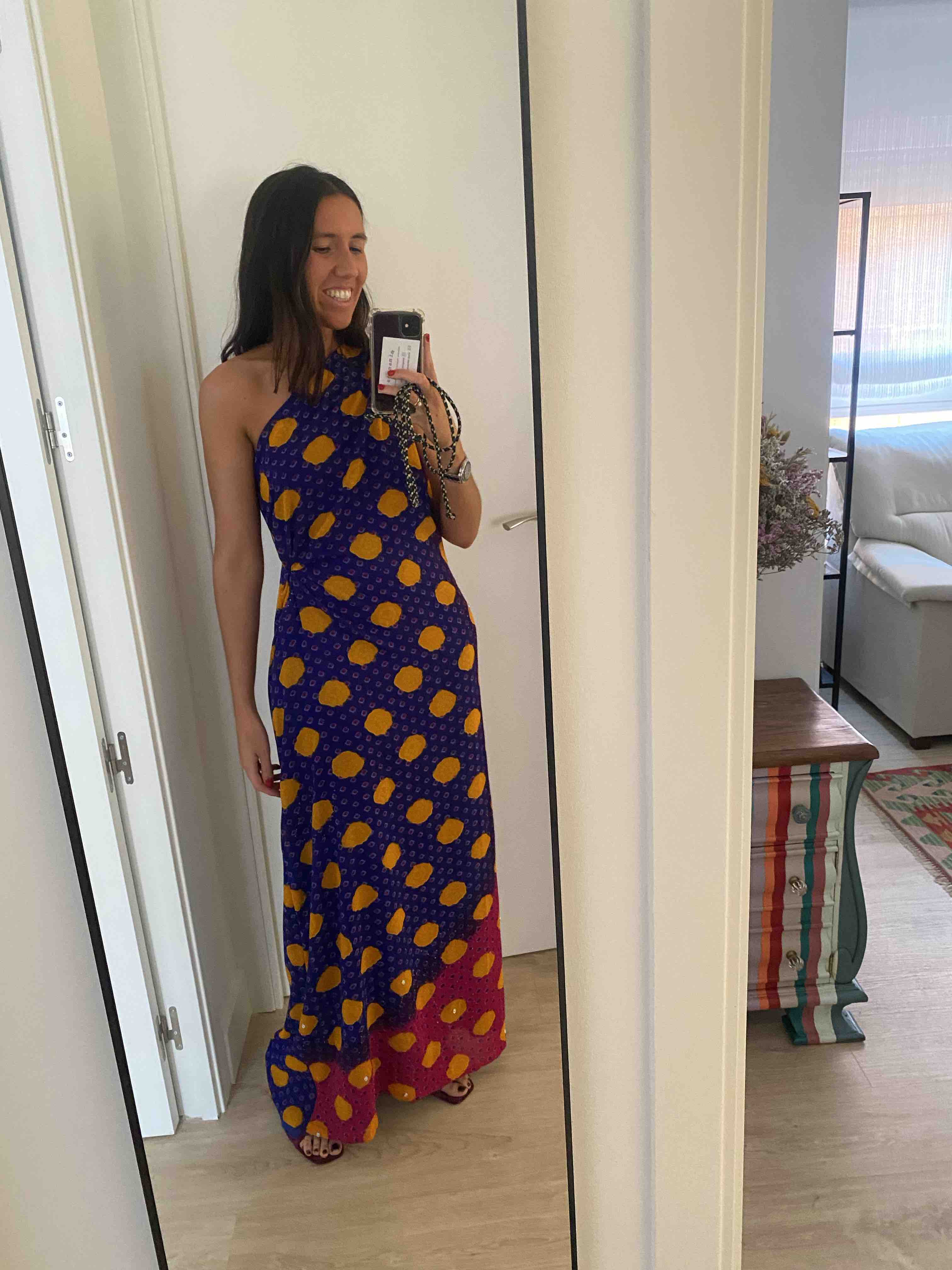 Vestido largo y capa con tela de sari — foto 1 de 3