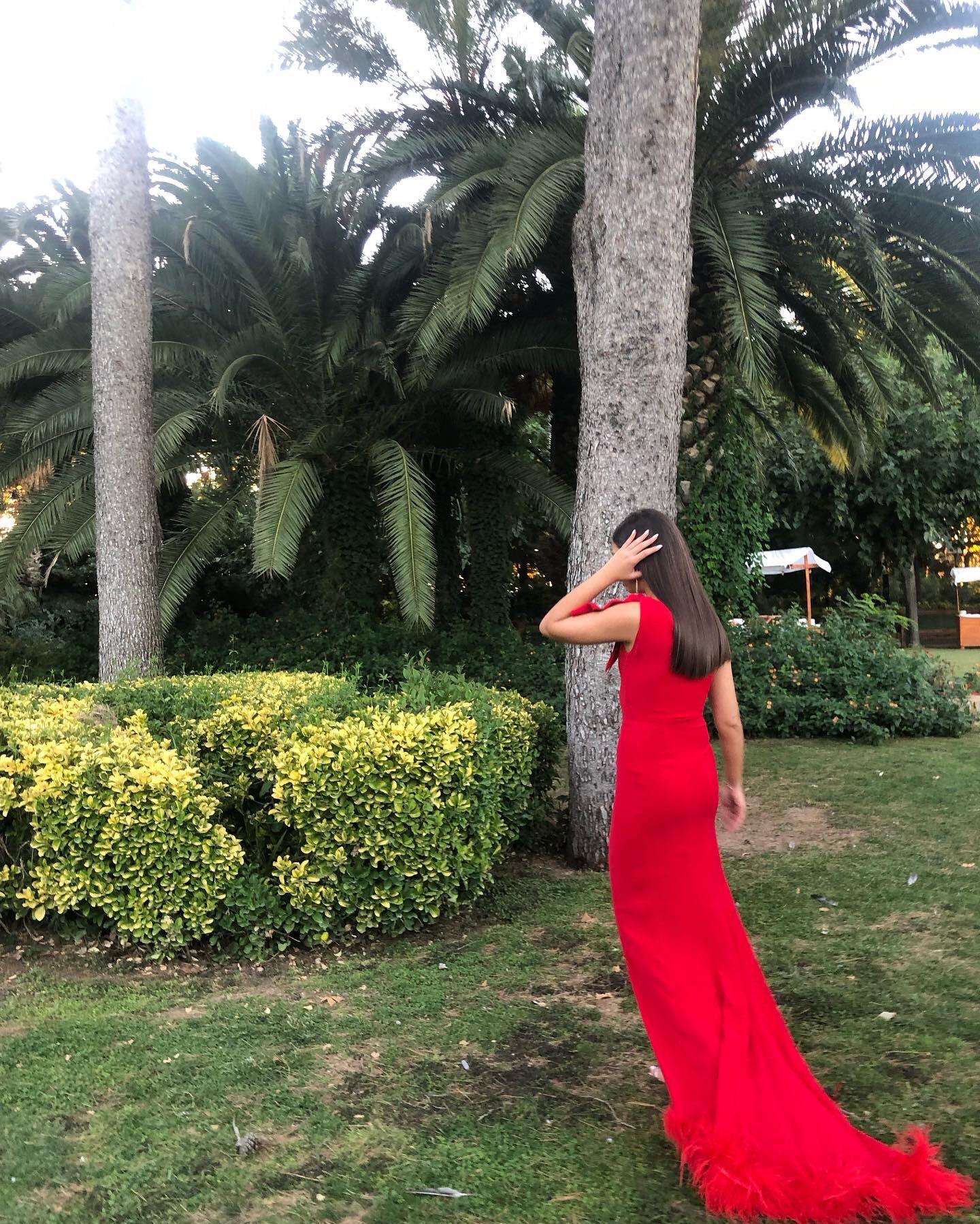 vestido largo rojo con plumas de Rocio Osorno & Other Stories — foto 2 de 4
