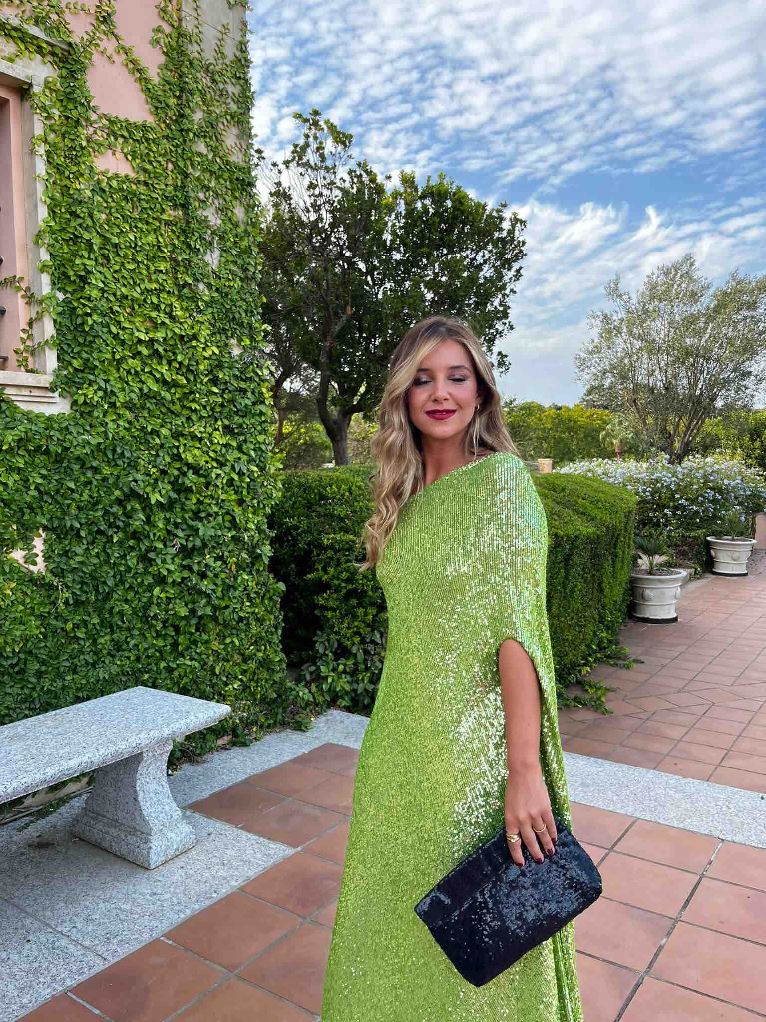 Vestido lentejuelas verde asimétrico Maria Roch — foto 2 de 5