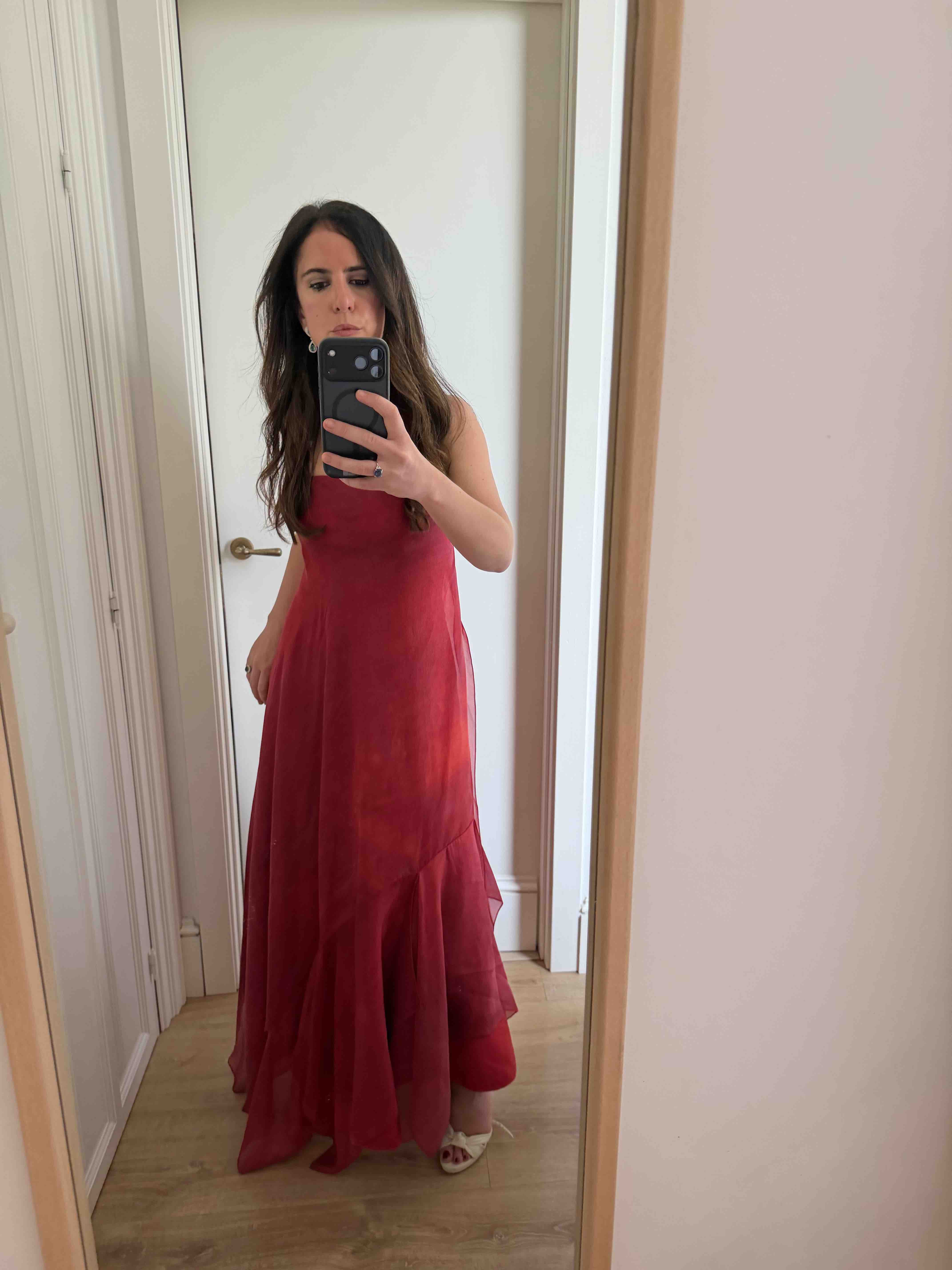 Vestido rojo de organza de T.ba - invitada T.ba life — foto 2 de 3