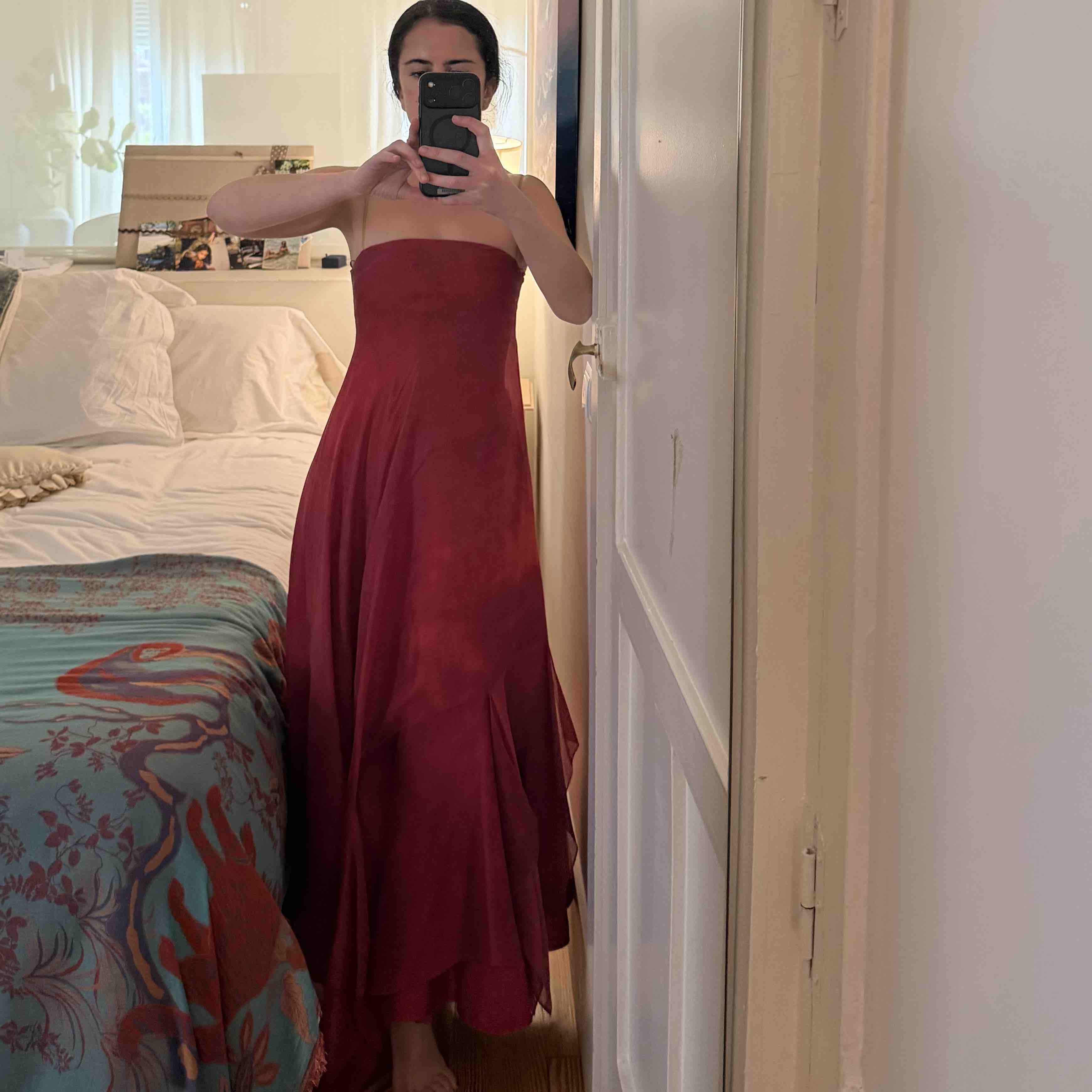 Vestido rojo de organza de T.ba - invitada T.ba life — foto 3 de 3