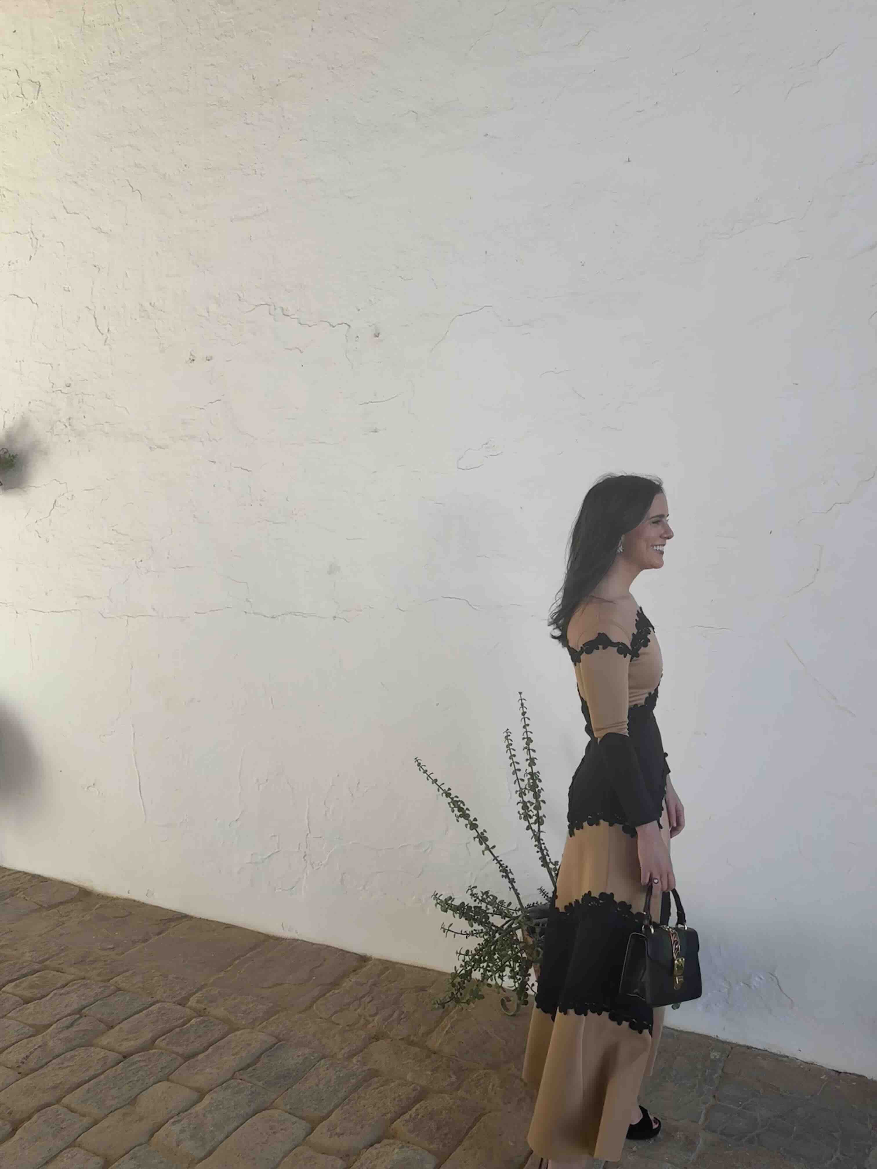 Vestido bicolor beige y negro The IQ Collection — foto 2 de 3