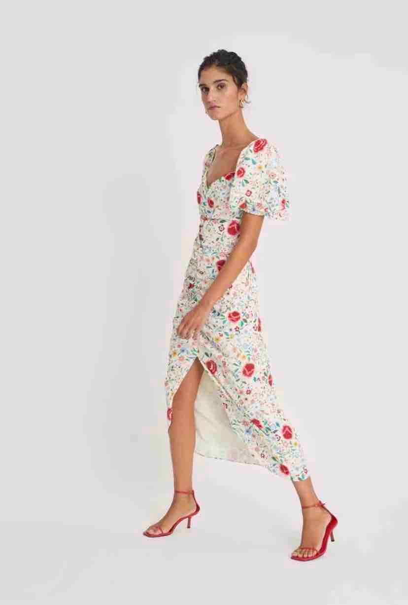 Vestido blanco mantón de flores Mioh S — foto 2 de 4