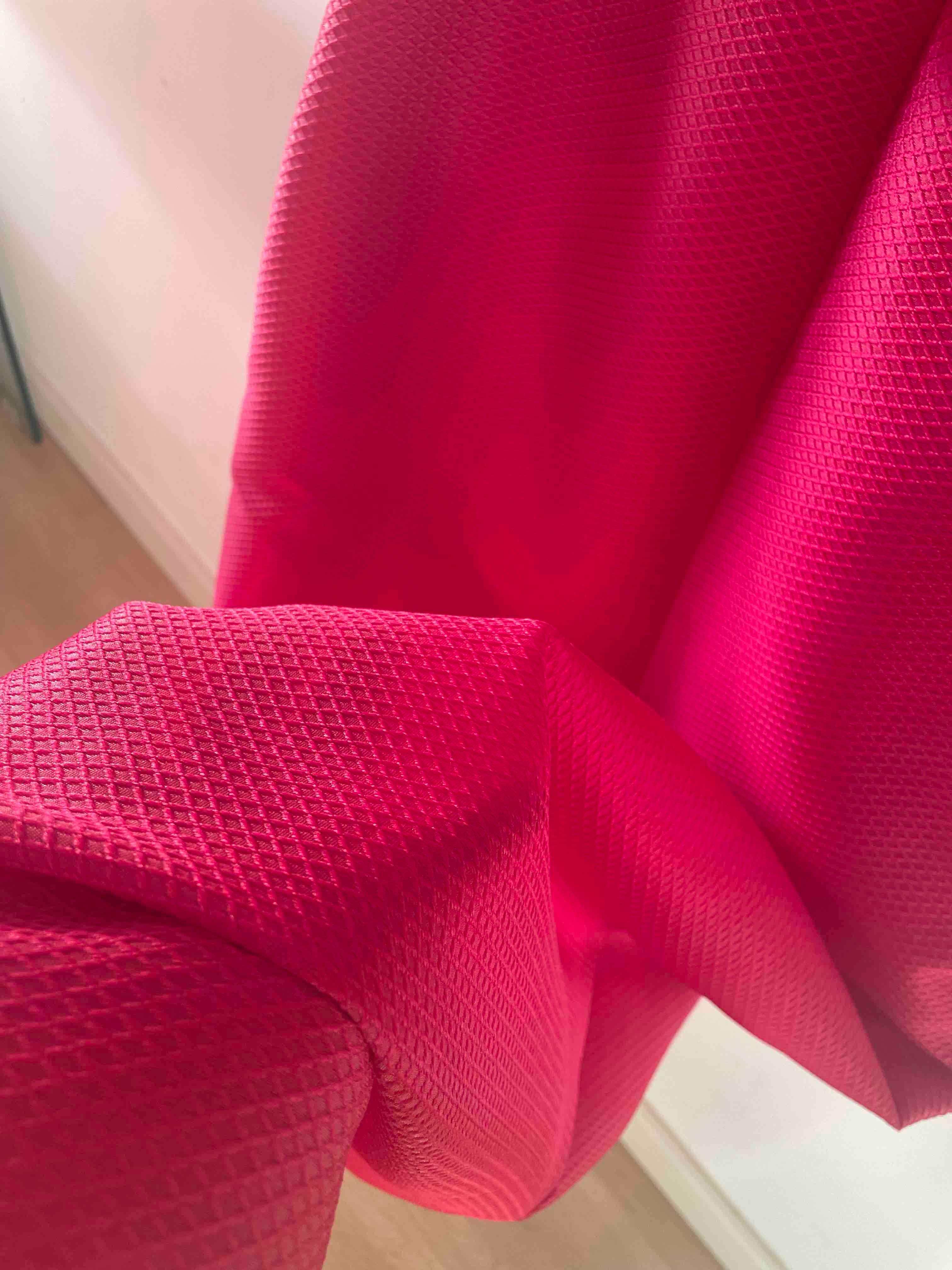 Traje de invitada de boda premium de Rosa Clará de 900 euros talla 42-40 de piqué de seda fucsia — foto 4 de 5