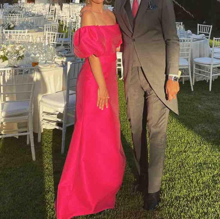 Traje de invitada de boda premium de Rosa Clará de 900 euros talla 42-40 de piqué de seda fucsia — foto 1 de 5