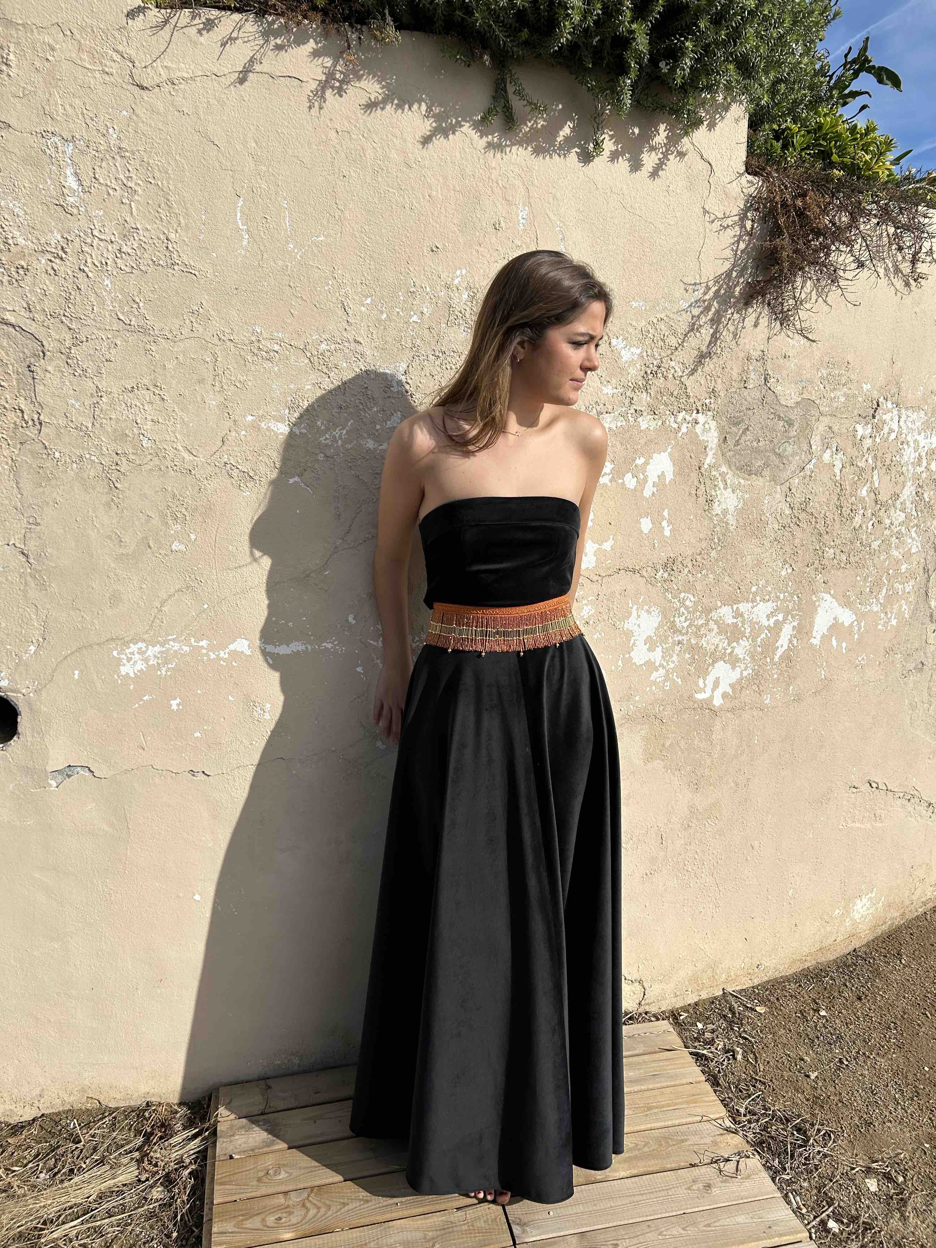 Conjunto invitada terciopelo y pedrería By Silda — foto 1 de 4