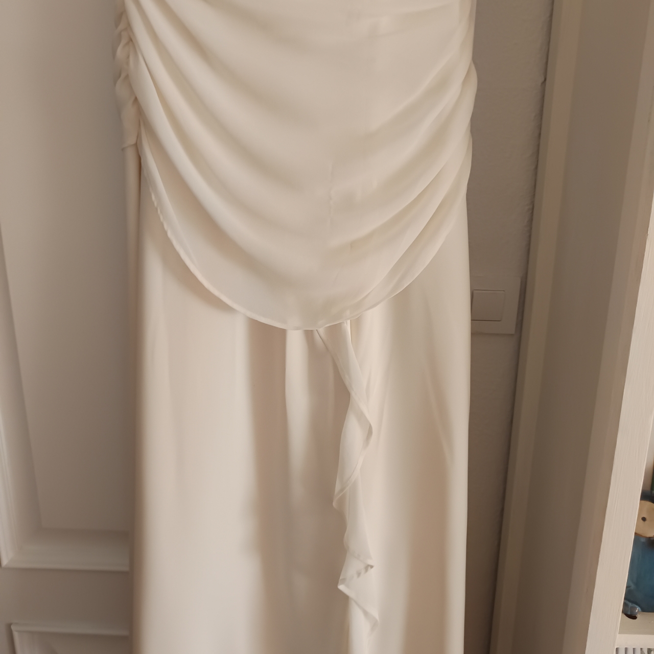vestido beige invitada o aniversario Cardié — foto 1 de 5