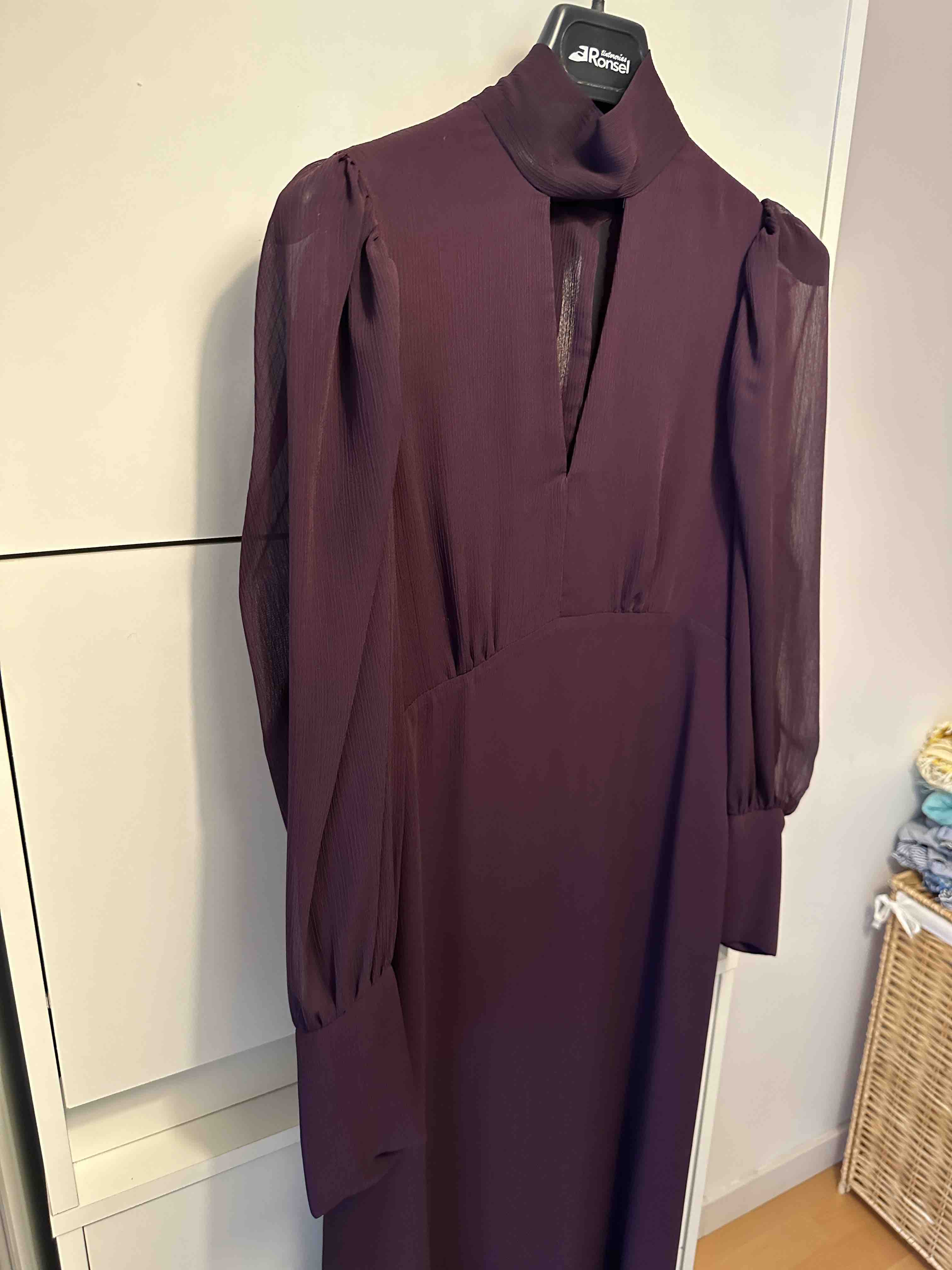 Vestido invitada morado The Are — foto 4 de 6