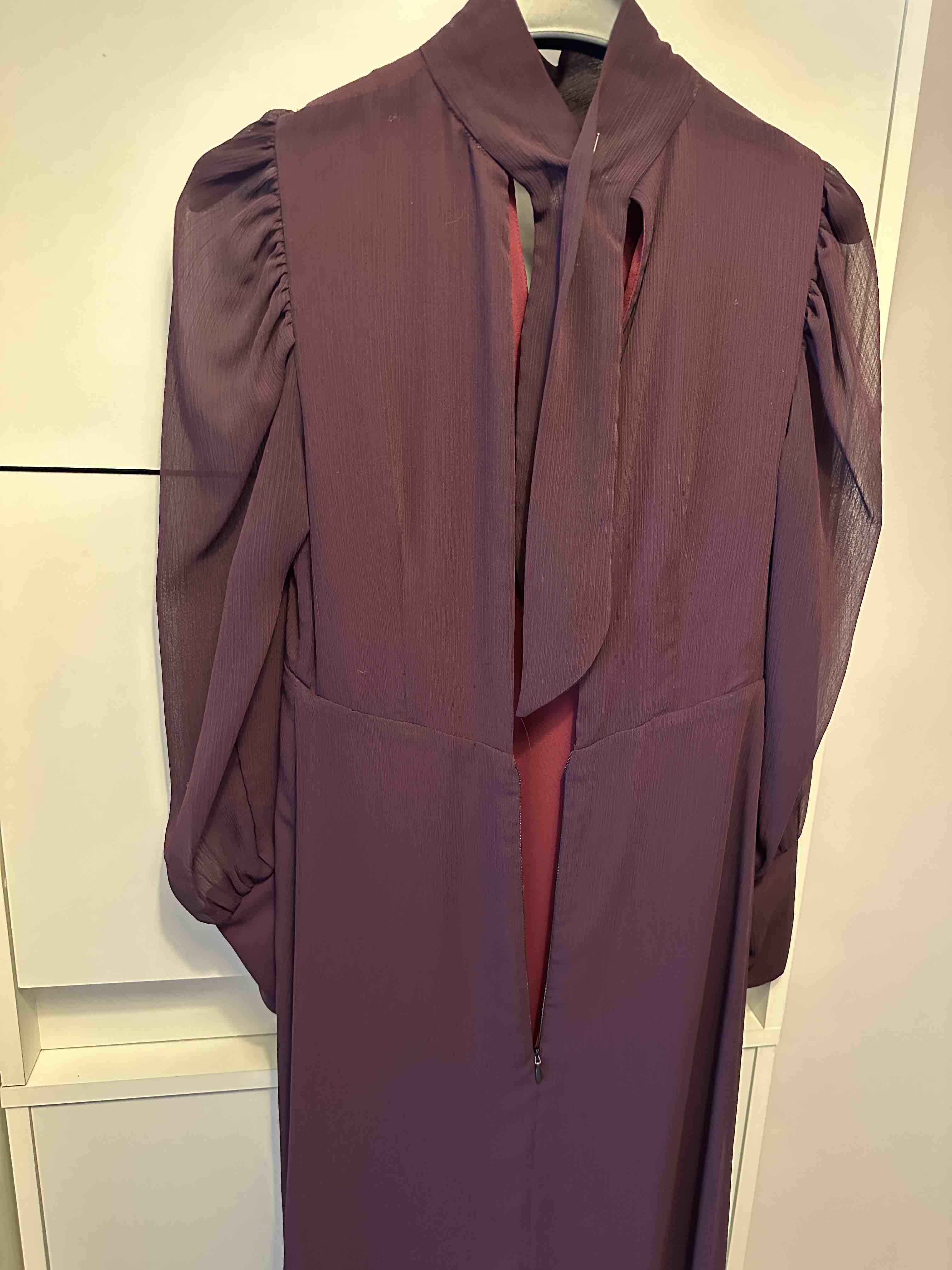 Vestido invitada morado The Are — foto 5 de 6