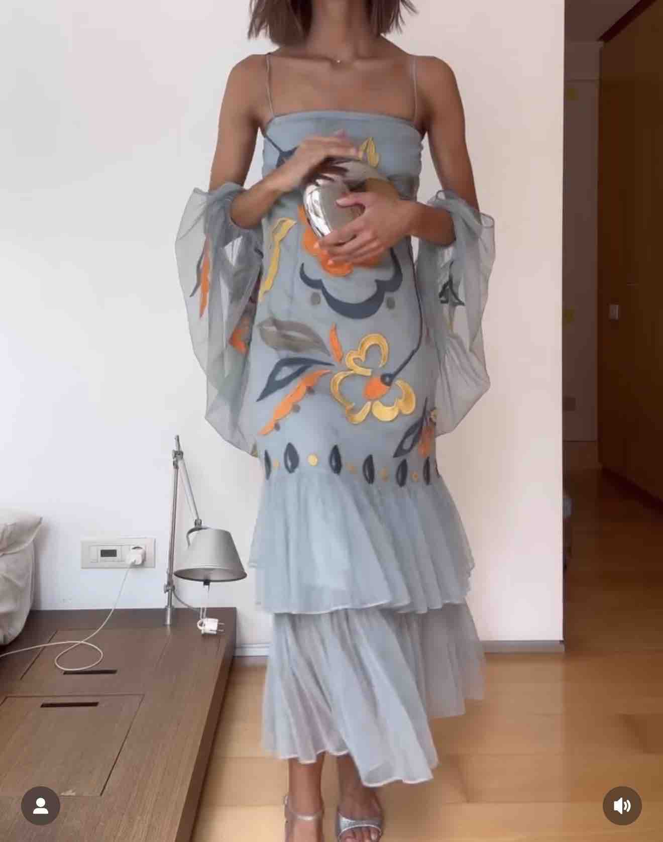 Vestido invitada bordado Is Coming Oficial — foto 1 de 5
