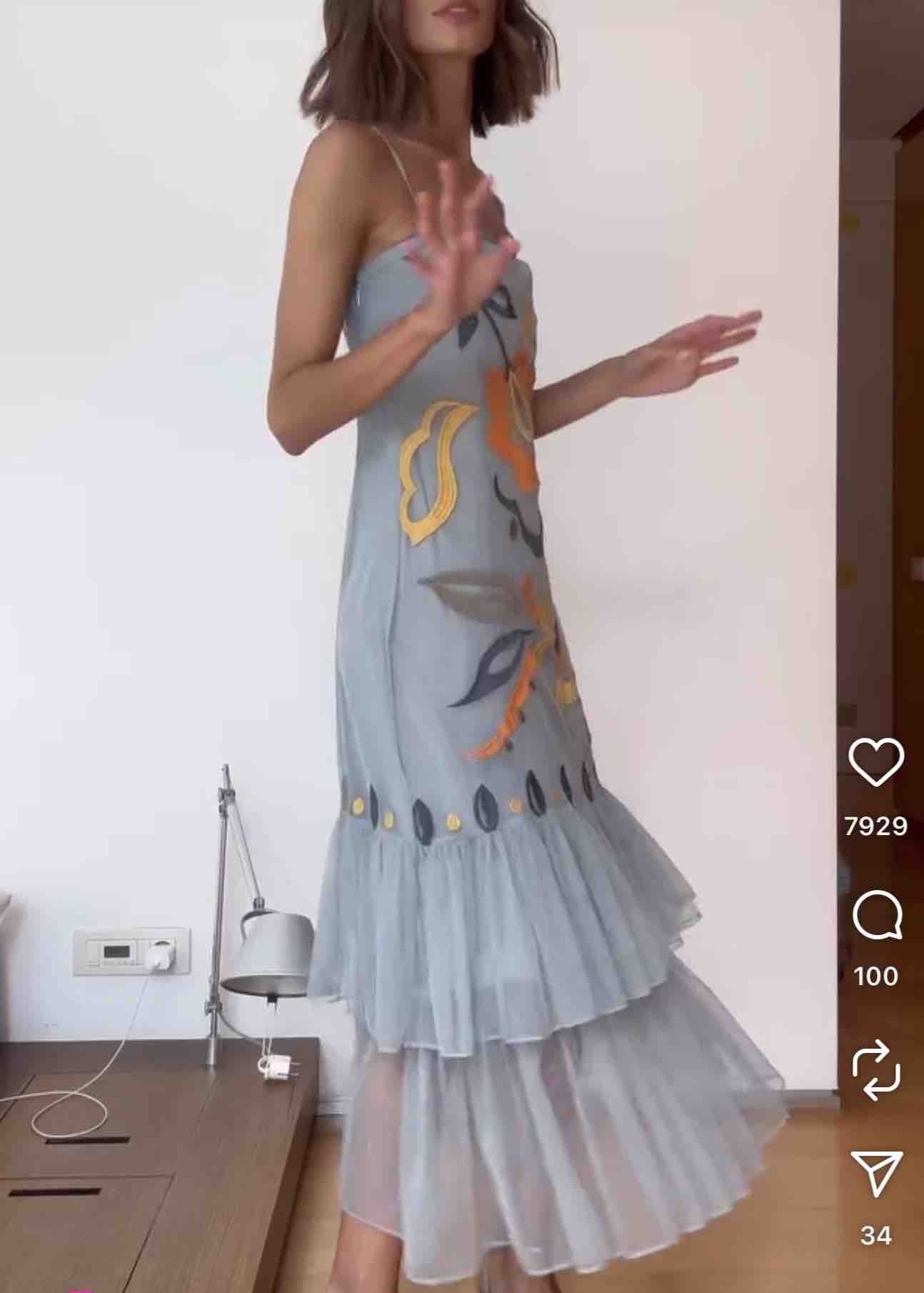 Vestido invitada bordado Is Coming Oficial — foto 2 de 5