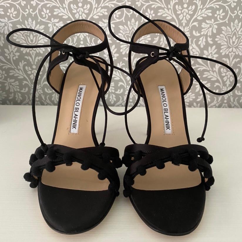 Sandalias negras Manolo Blahnik — foto 1 de 4