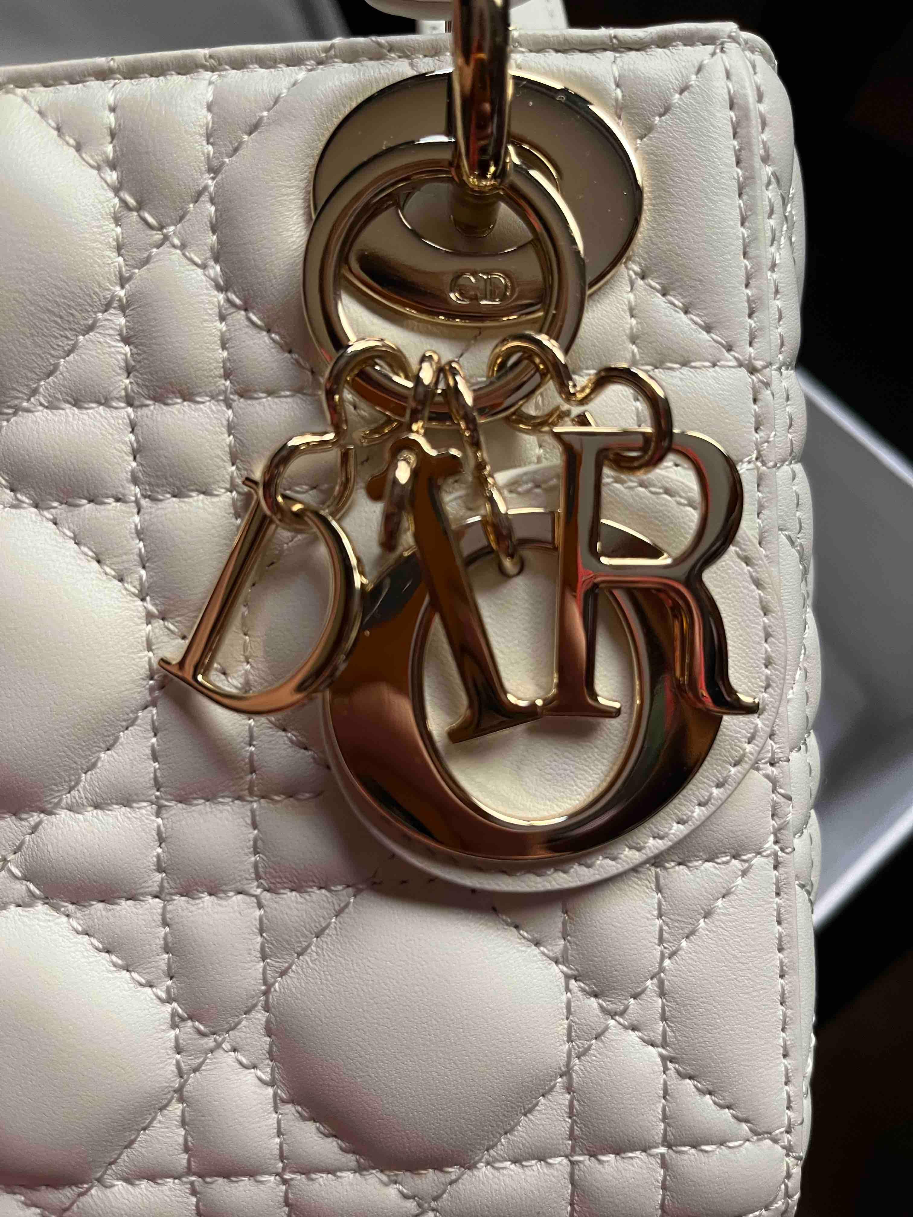 Lady Dior tamaño pequeño (no micro) — foto 3 de 3