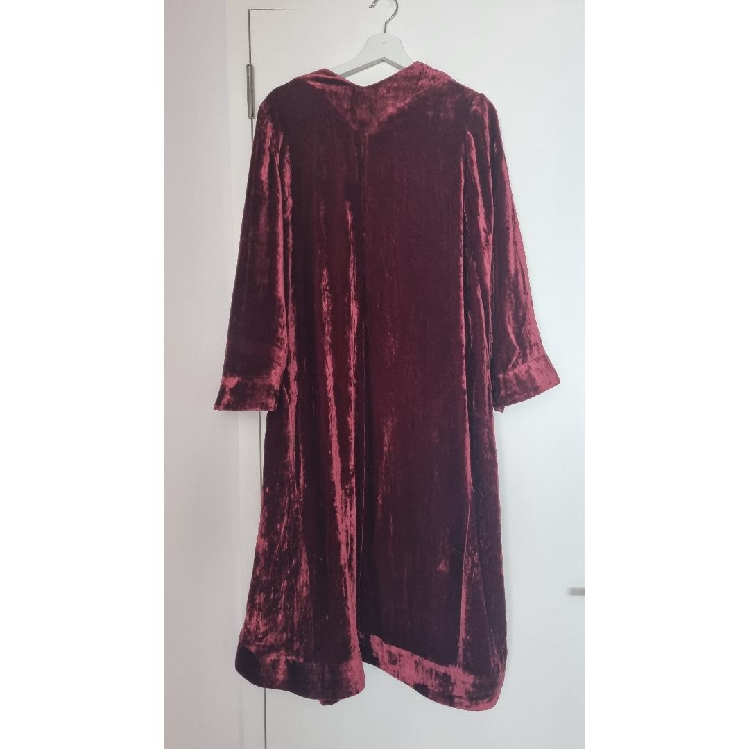 kimono terciopelo burdeos Pedro del Hierro — foto 2 de 4