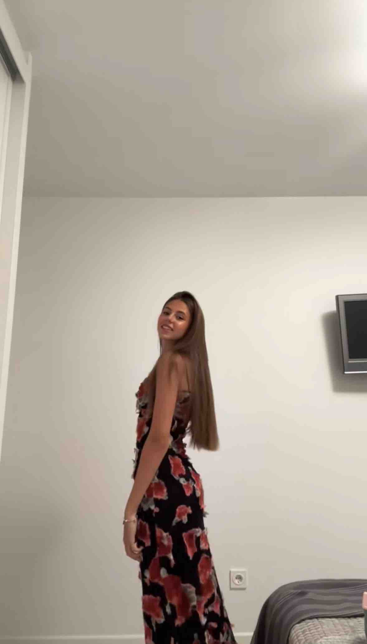 Vestido hecho a medida de flores — foto 2 de 2