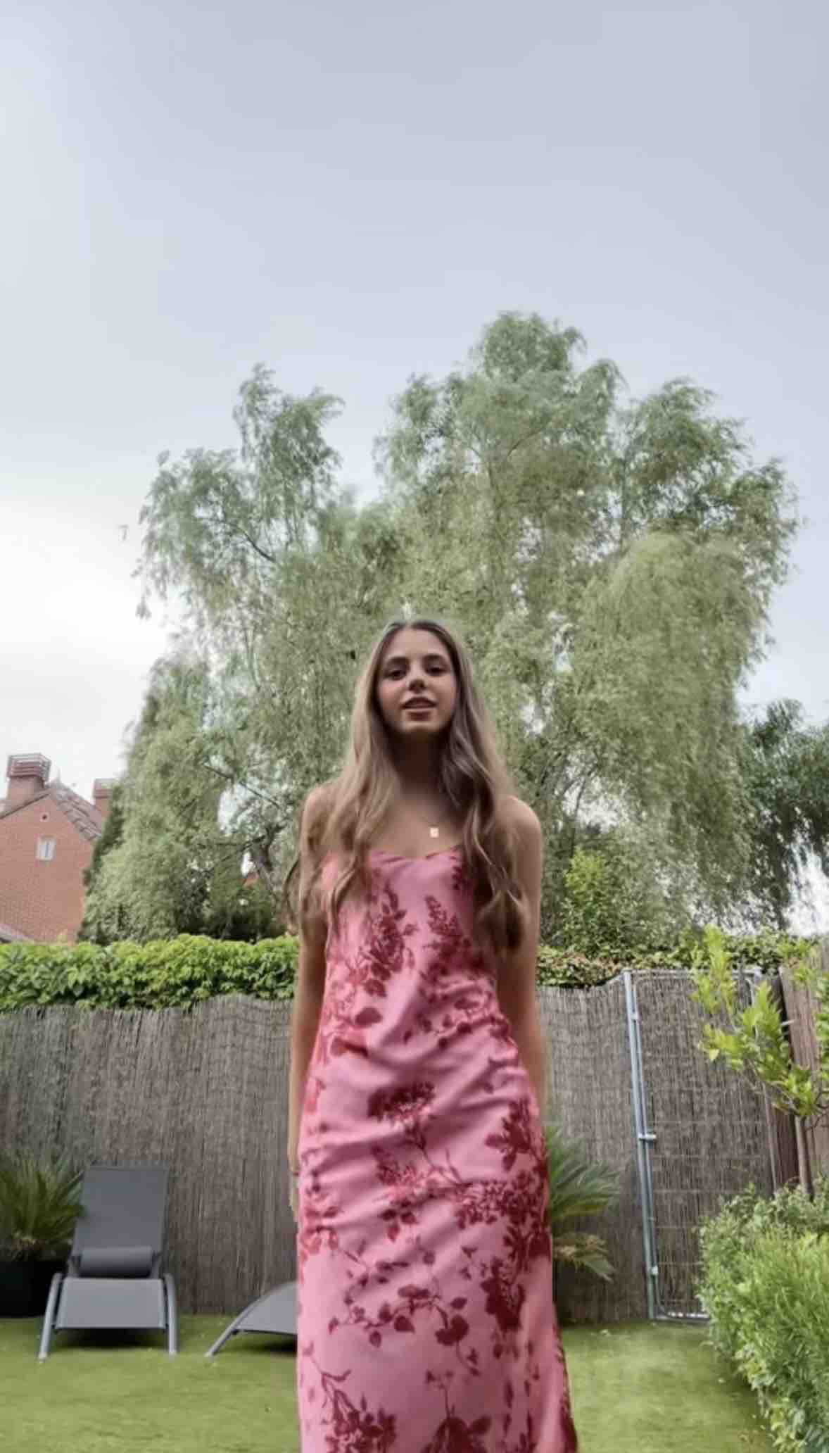 Alquiler Vestido flores rosa, The are | Jointy