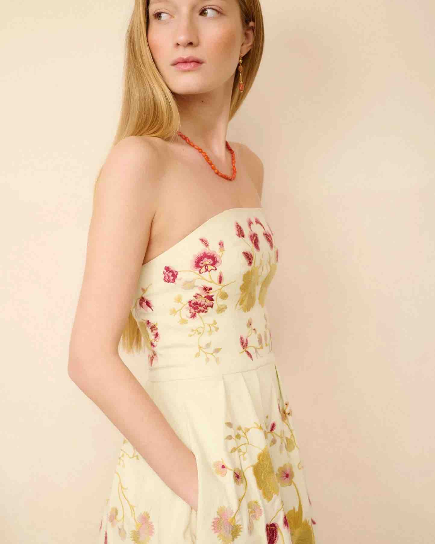 Vestido IQ con bordados The IQ Collection — foto 2 de 4
