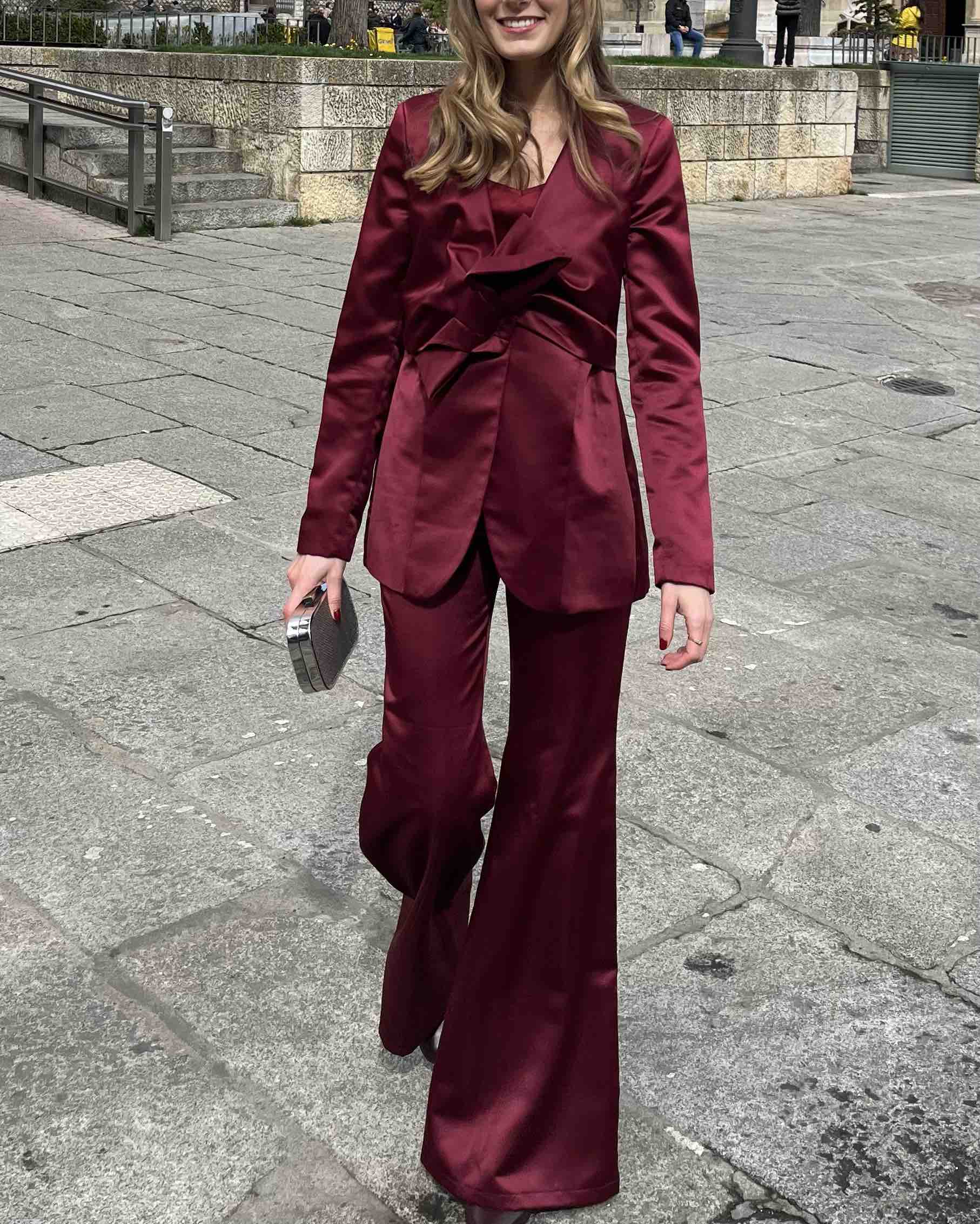 Traje burdeos Satela — foto 4 de 4