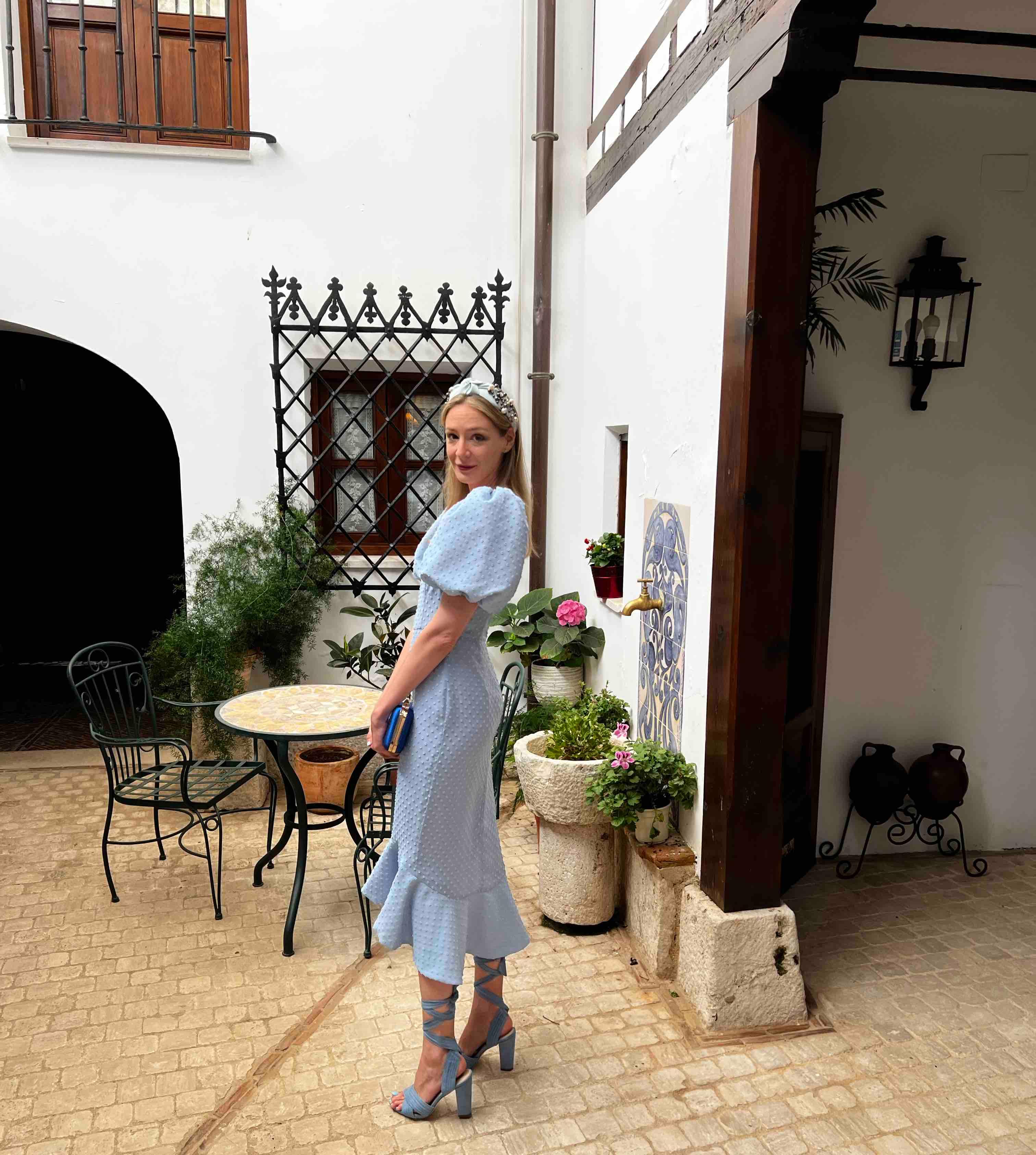 Vestido midi con manga globo en azul pastel de Apparentia — foto 3 de 6