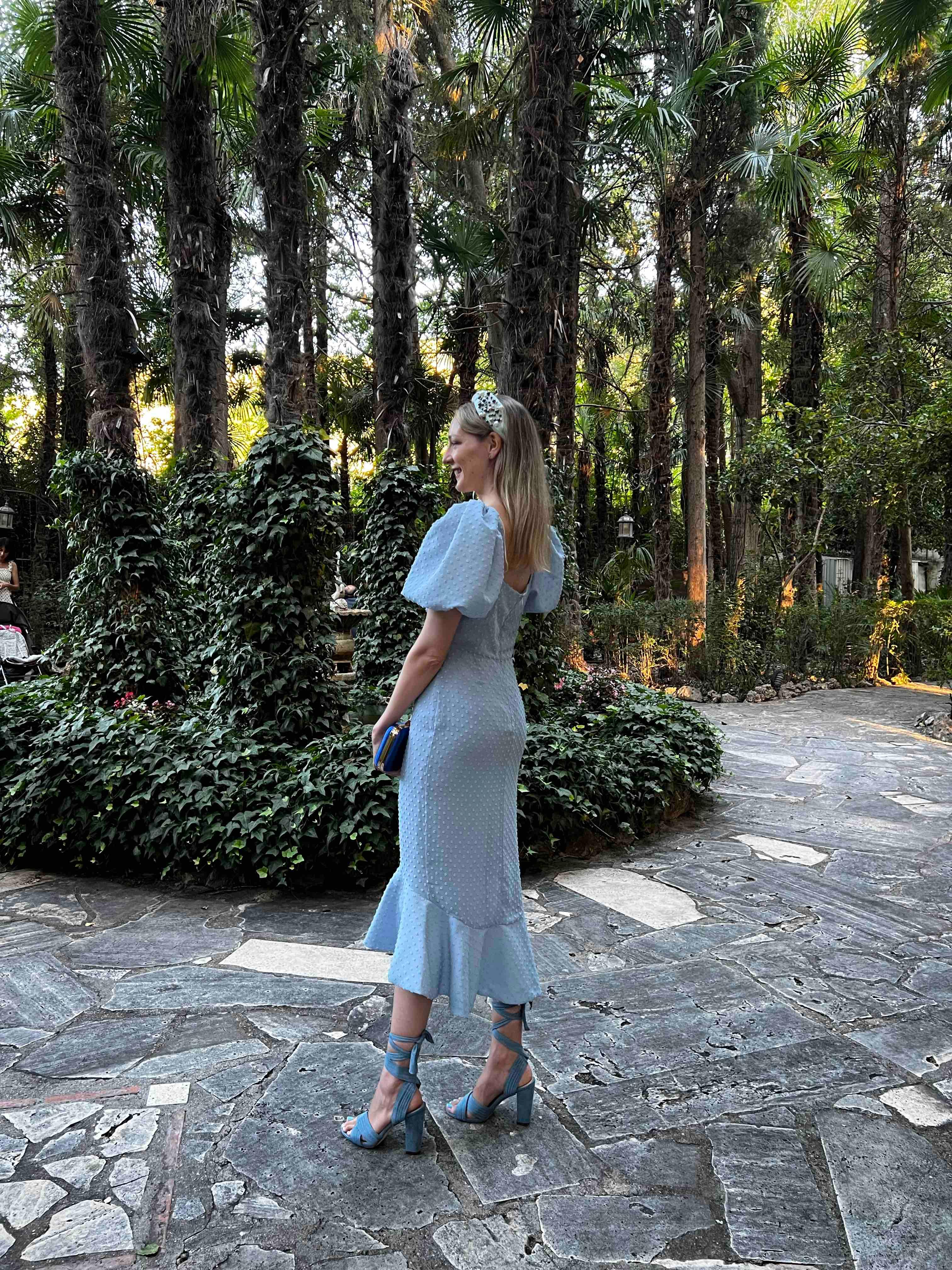 Vestido midi con manga globo en azul pastel de Apparentia — foto 6 de 6