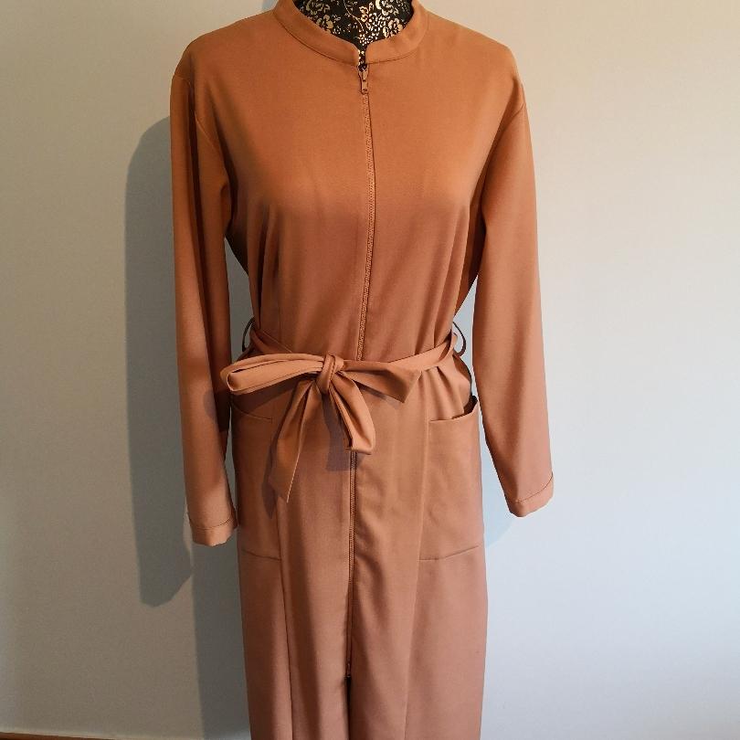 Vestido Midi en camel de Dolores Promesas — foto 1 de 6