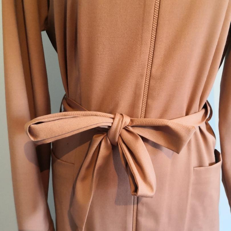 Vestido Midi en camel de Dolores Promesas — foto 5 de 6